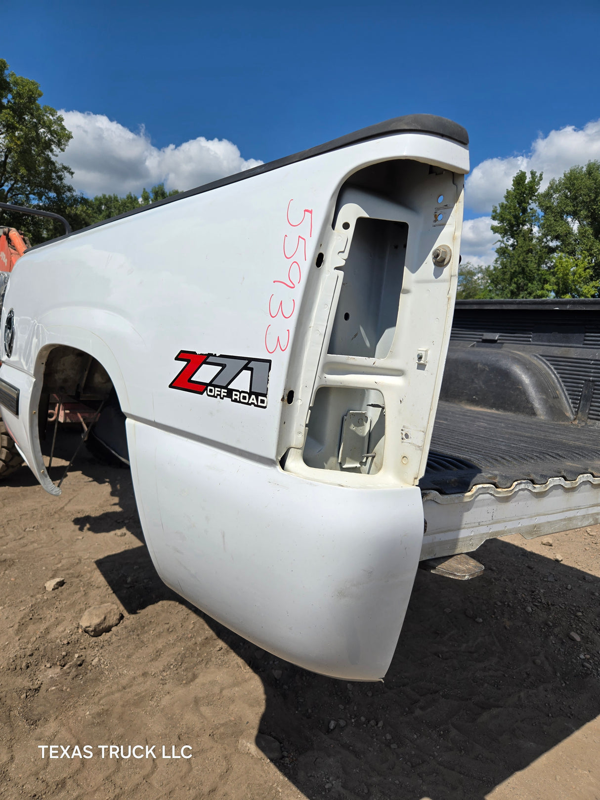 1999-2007 Chevrolet Silverado / GMC Sierra 6' 6" Short Truck Bed - Summit White