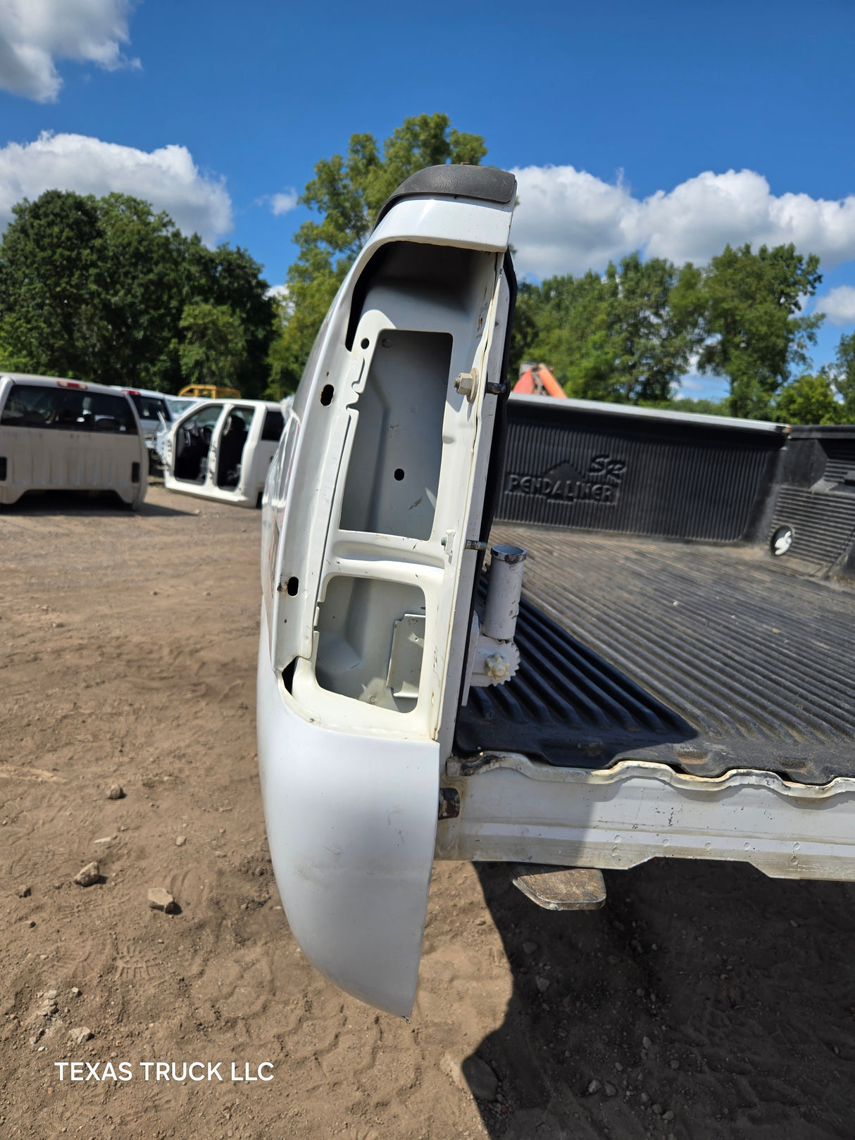 1999-2007 Chevrolet Silverado / GMC Sierra 6' 6" Short Truck Bed - Summit White