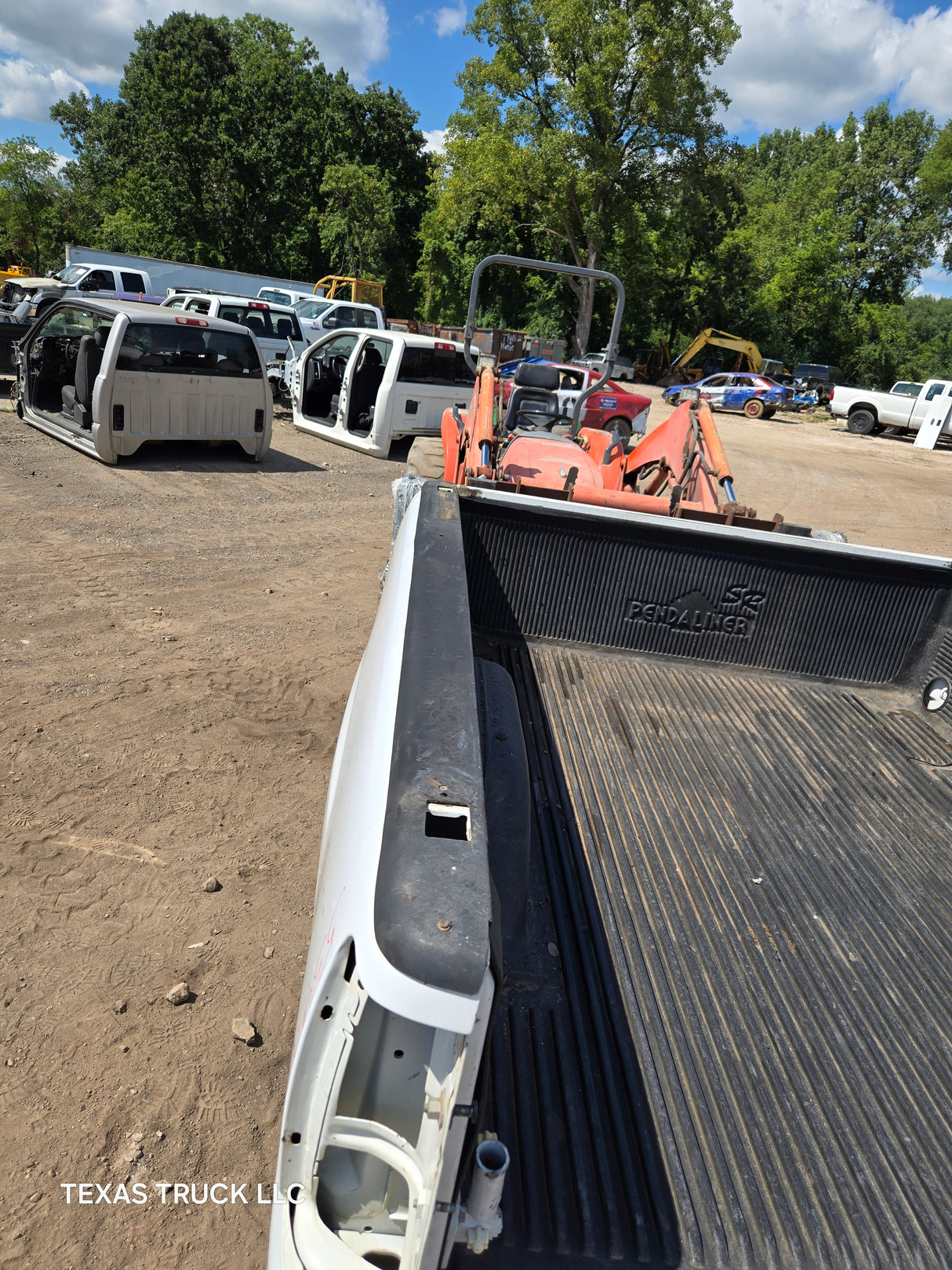 1999-2007 Chevrolet Silverado / GMC Sierra 6' 6" Short Truck Bed - Summit White