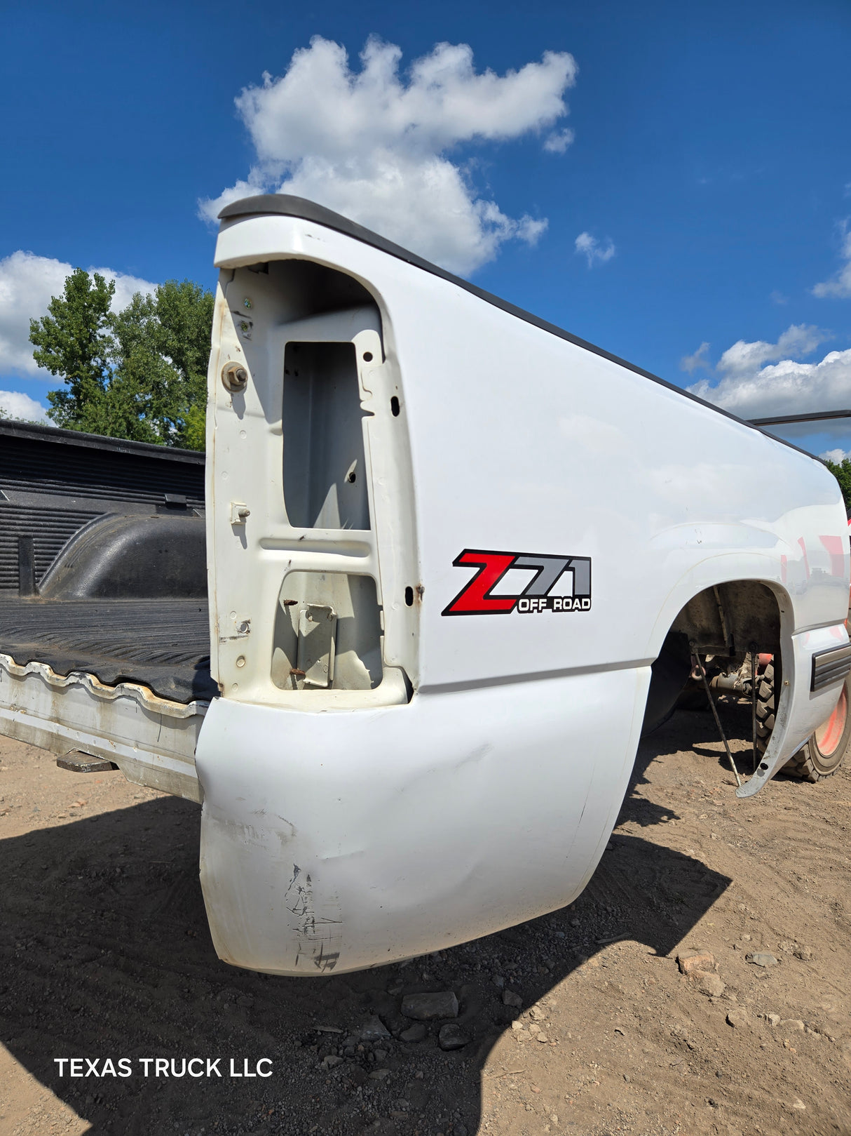1999-2007 Chevrolet Silverado / GMC Sierra 6' 6" Short Truck Bed - Summit White