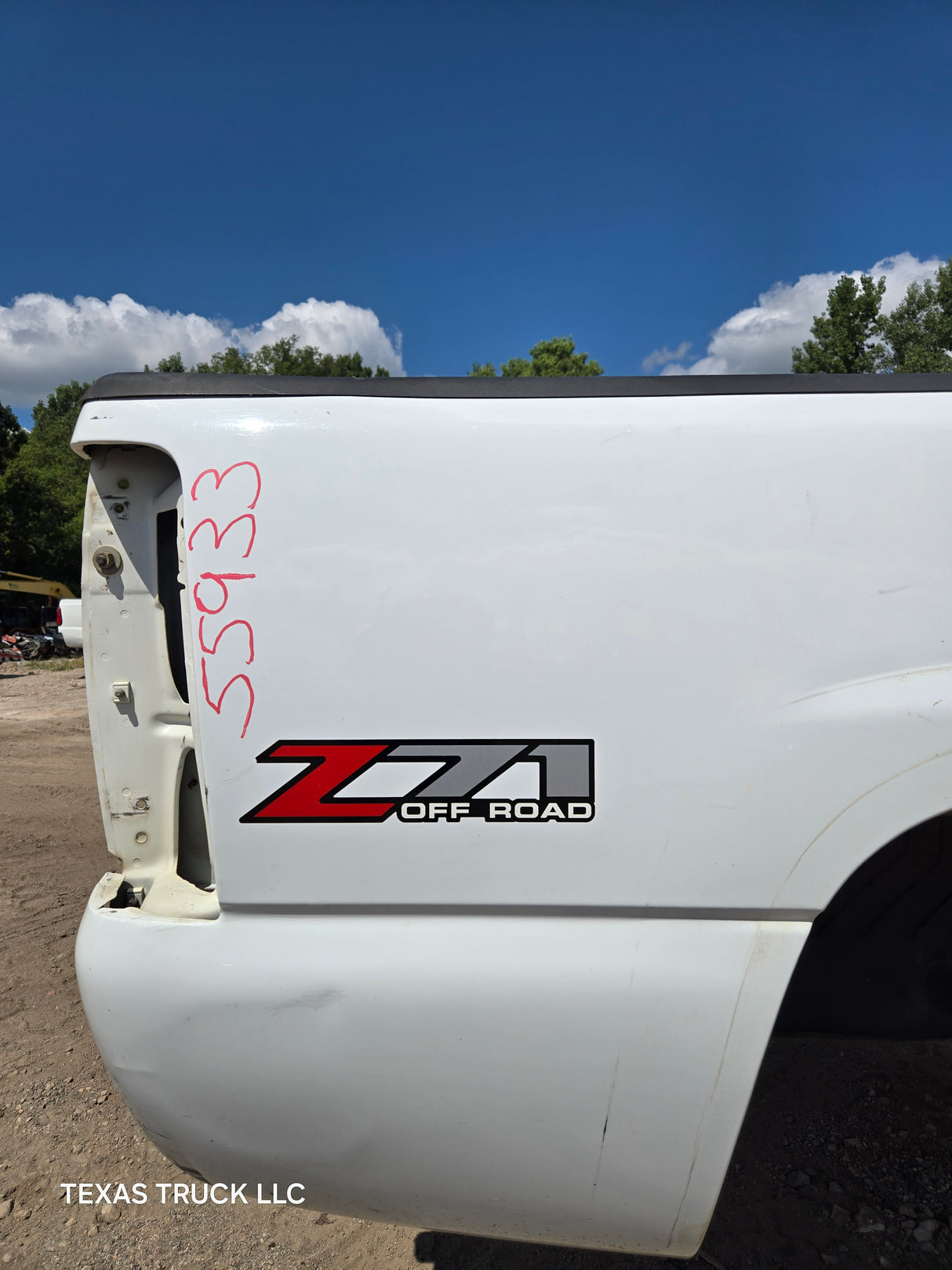 1999-2007 Chevrolet Silverado / GMC Sierra 6' 6" Short Truck Bed - Summit White