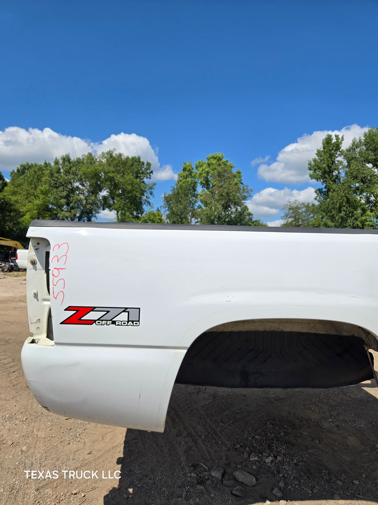 1999-2007 Chevrolet Silverado / GMC Sierra 6' 6" Short Truck Bed - Summit White