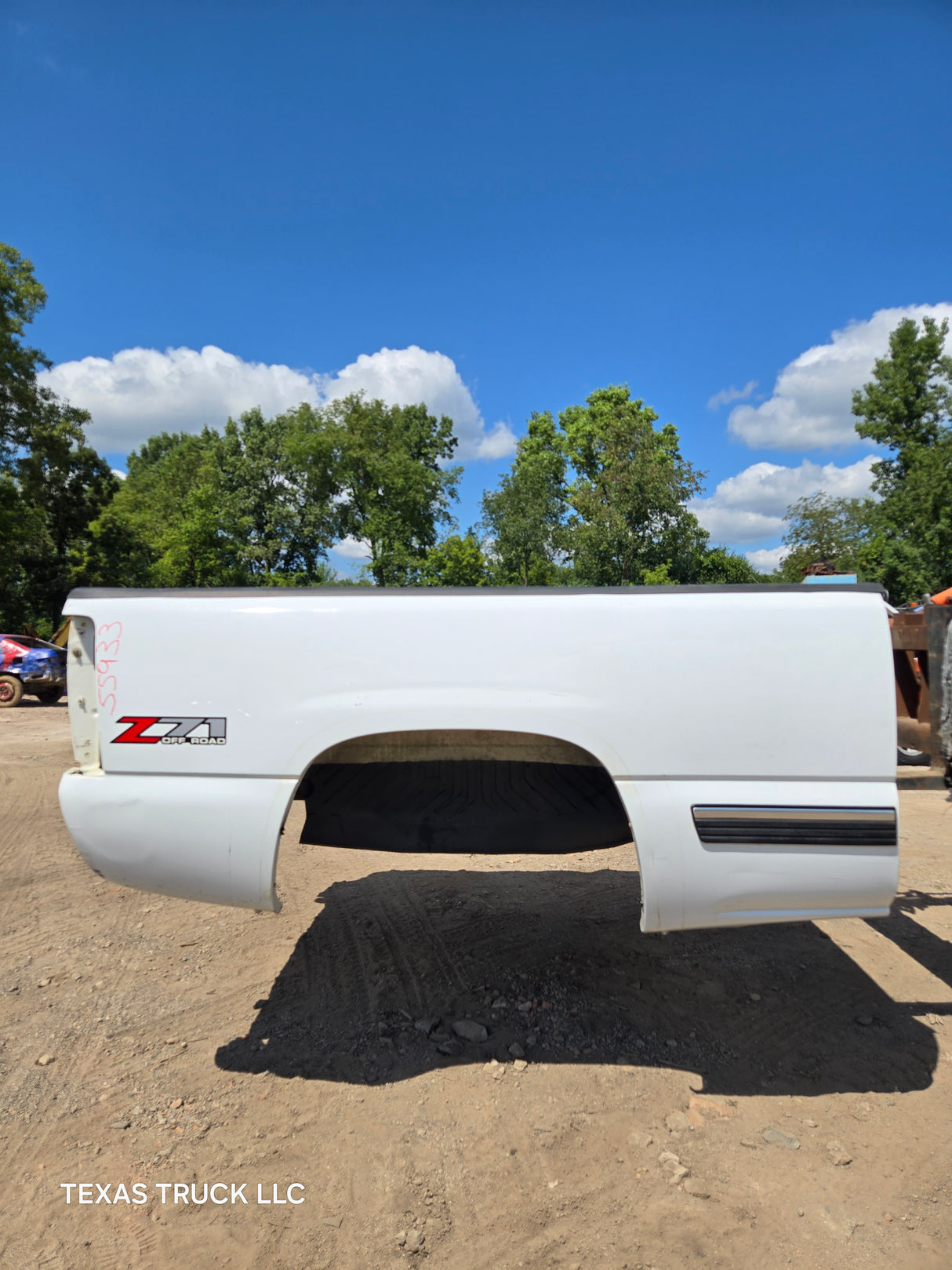 1999-2007 Chevrolet Silverado / GMC Sierra 6' 6" Short Truck Bed - Summit White