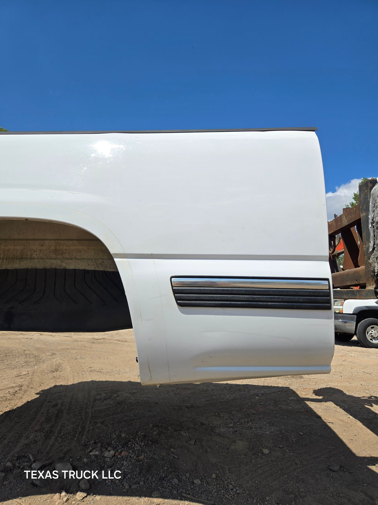1999-2007 Chevrolet Silverado / GMC Sierra 6' 6" Short Truck Bed - Summit White