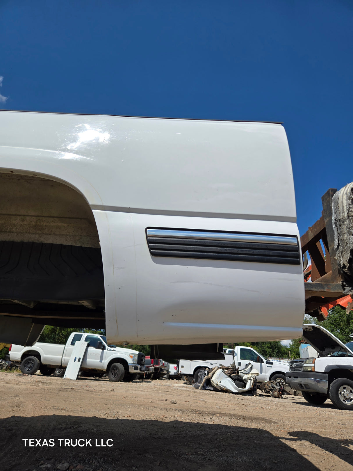 1999-2007 Chevrolet Silverado / GMC Sierra 6' 6" Short Truck Bed - Summit White