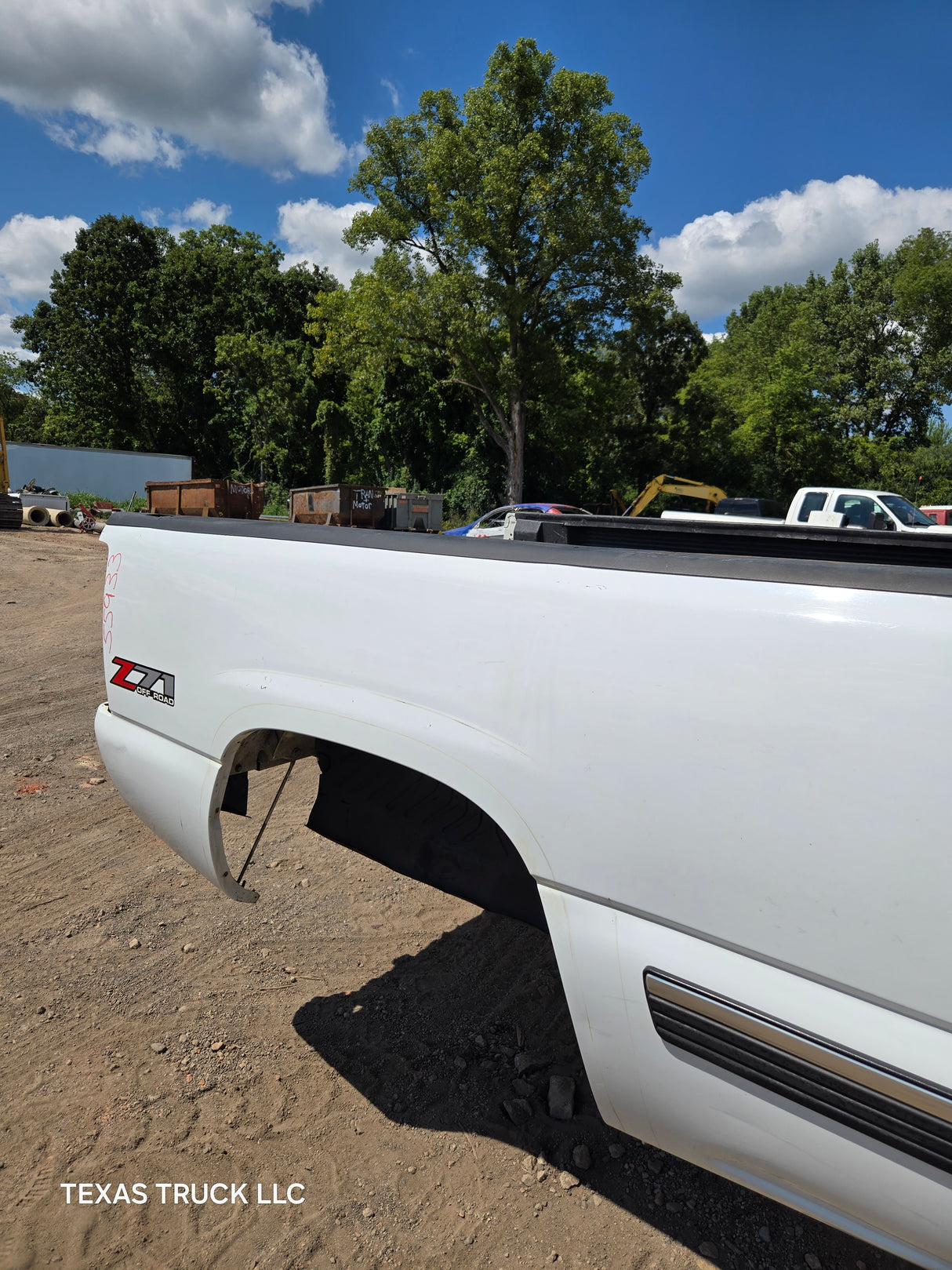 1999-2007 Chevrolet Silverado / GMC Sierra 6' 6" Short Truck Bed - Summit White
