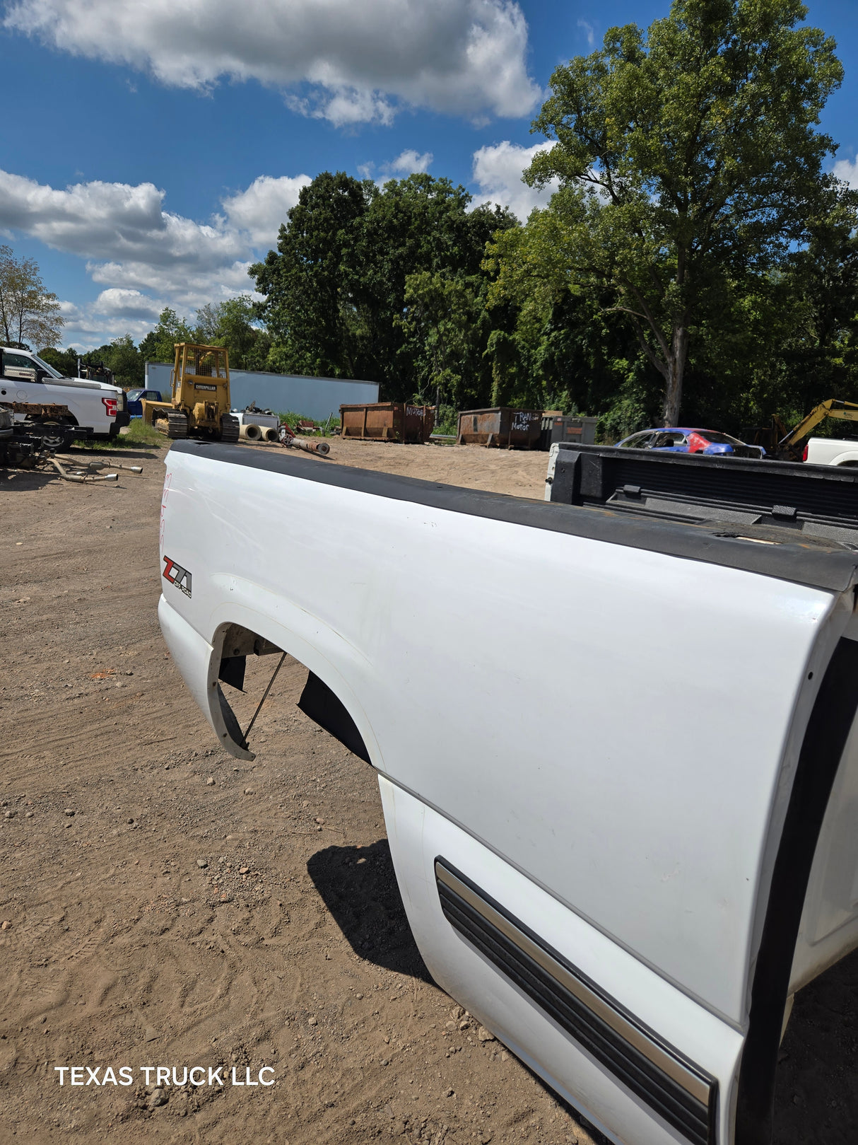 1999-2007 Chevrolet Silverado / GMC Sierra 6' 6" Short Truck Bed - Summit White