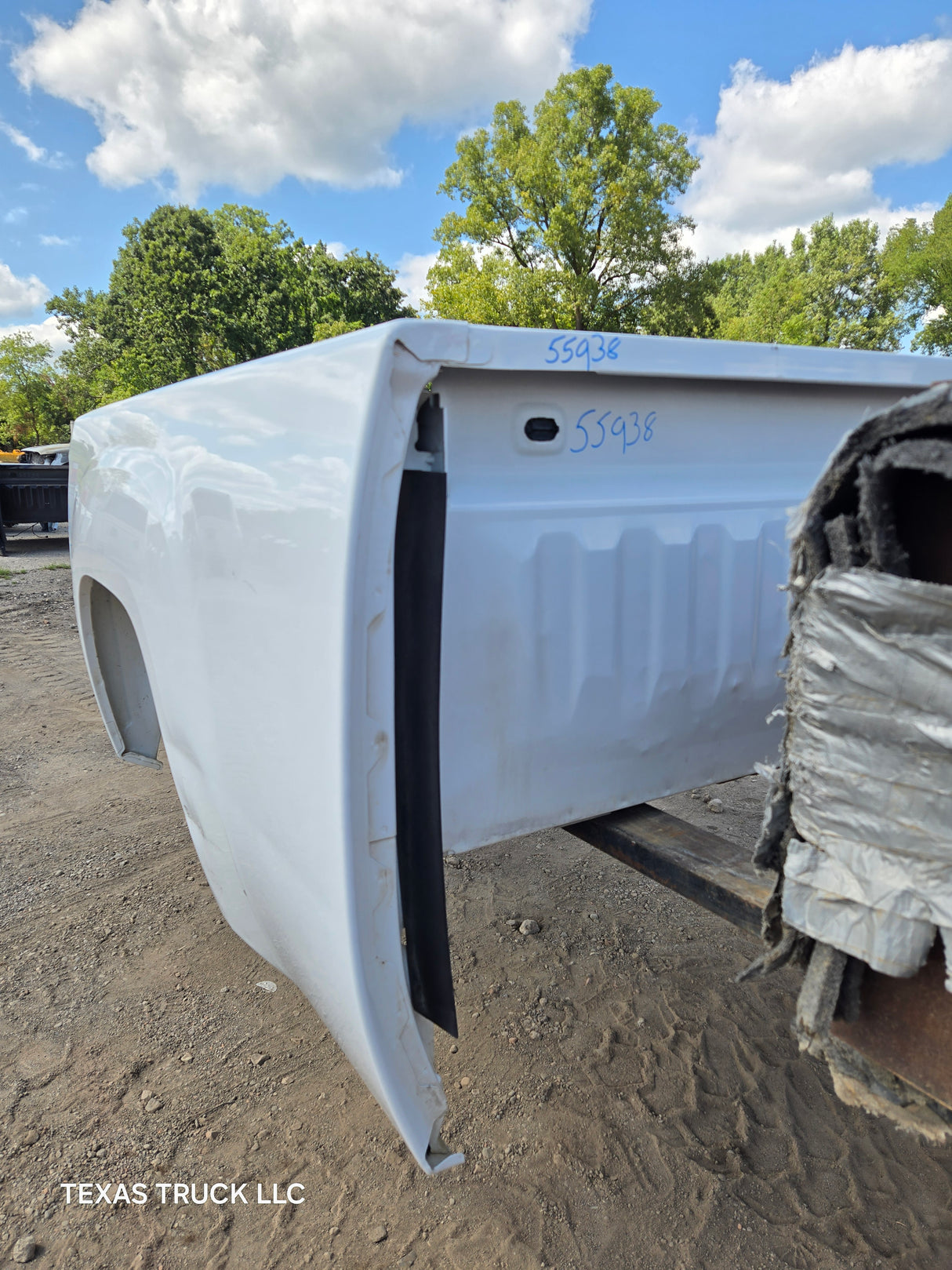 2007-2013 GMC Sierra 1500 2500 3500 HD 6' 6" Short Truck Bed - Summit white
