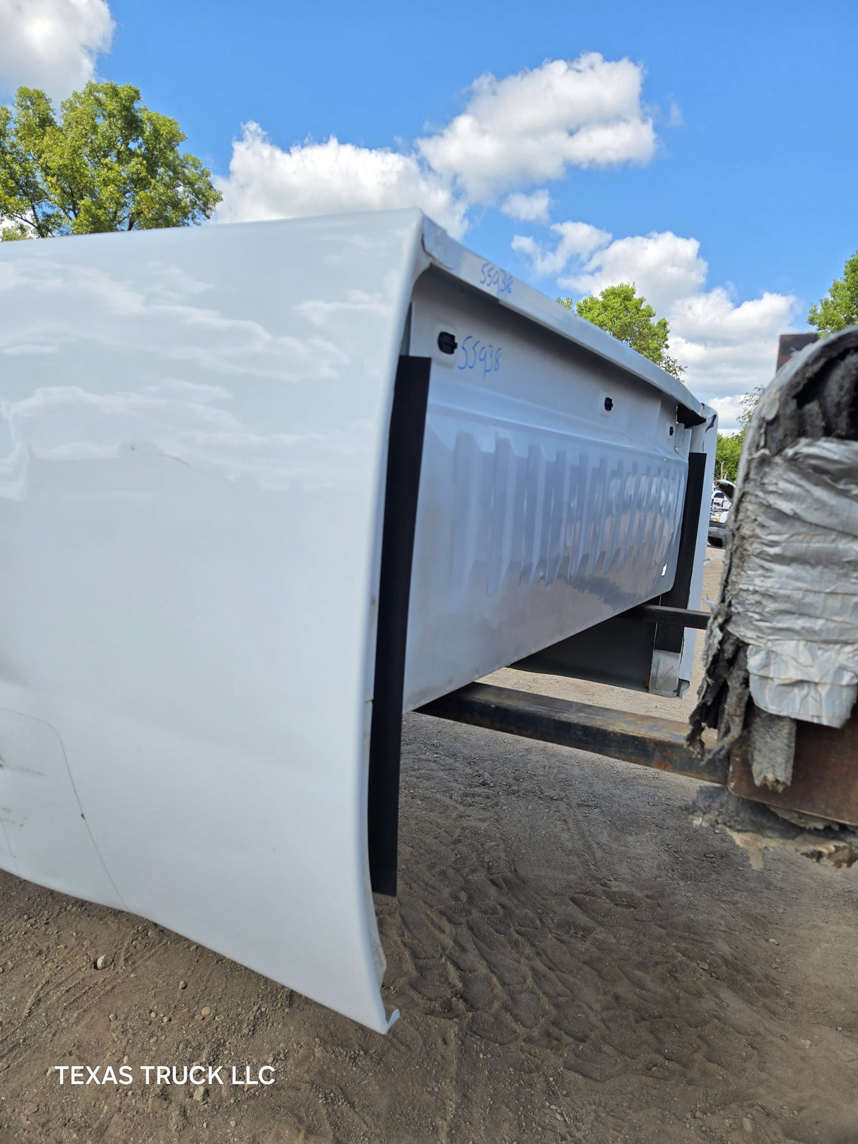 2007-2013 GMC Sierra 1500 2500 3500 HD 6' 6" Short Truck Bed - Summit white