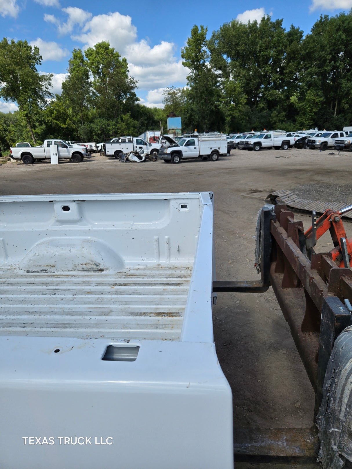 2007-2013 GMC Sierra 1500 2500 3500 HD 6' 6" Short Truck Bed - Summit white