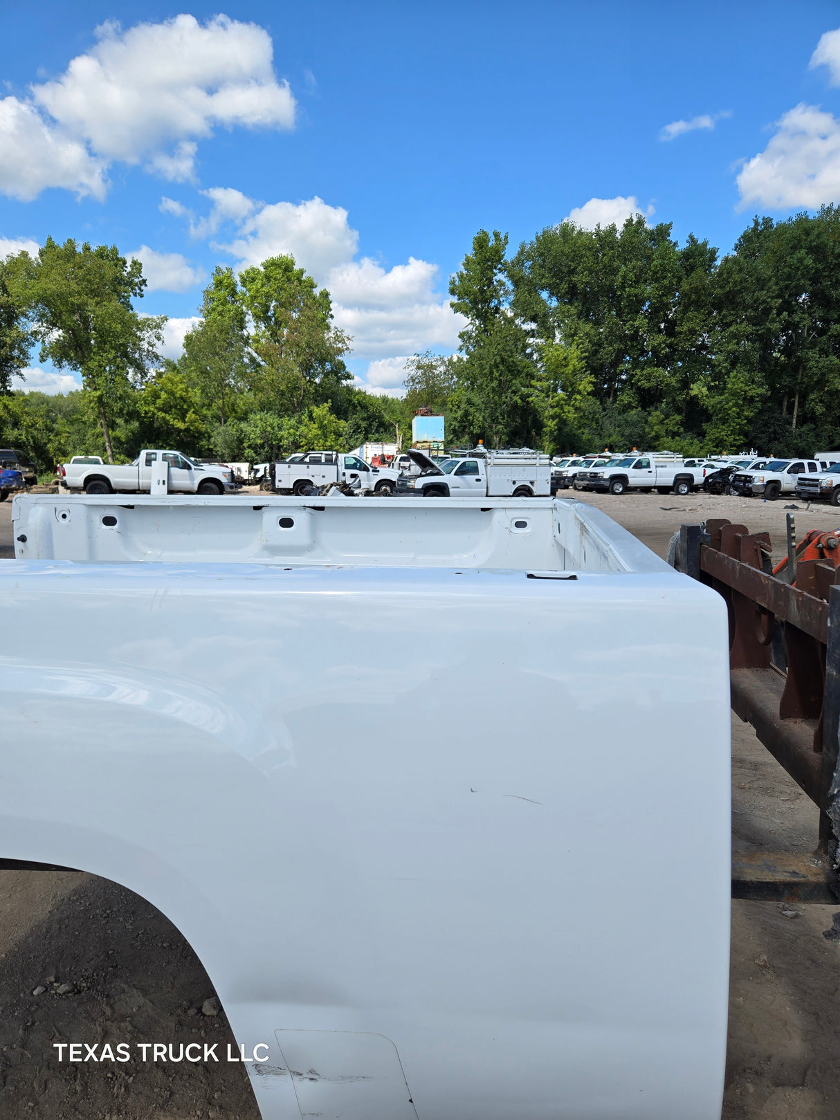 2007-2013 GMC Sierra 1500 2500 3500 HD 6' 6" Short Truck Bed - Summit white