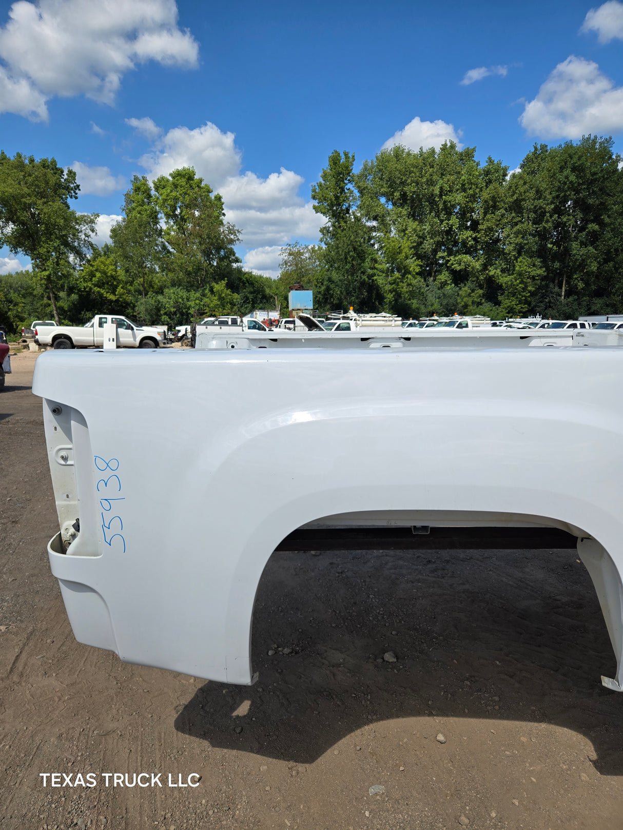 2007-2013 GMC Sierra 1500 2500 3500 HD 6' 6" Short Truck Bed - Summit white
