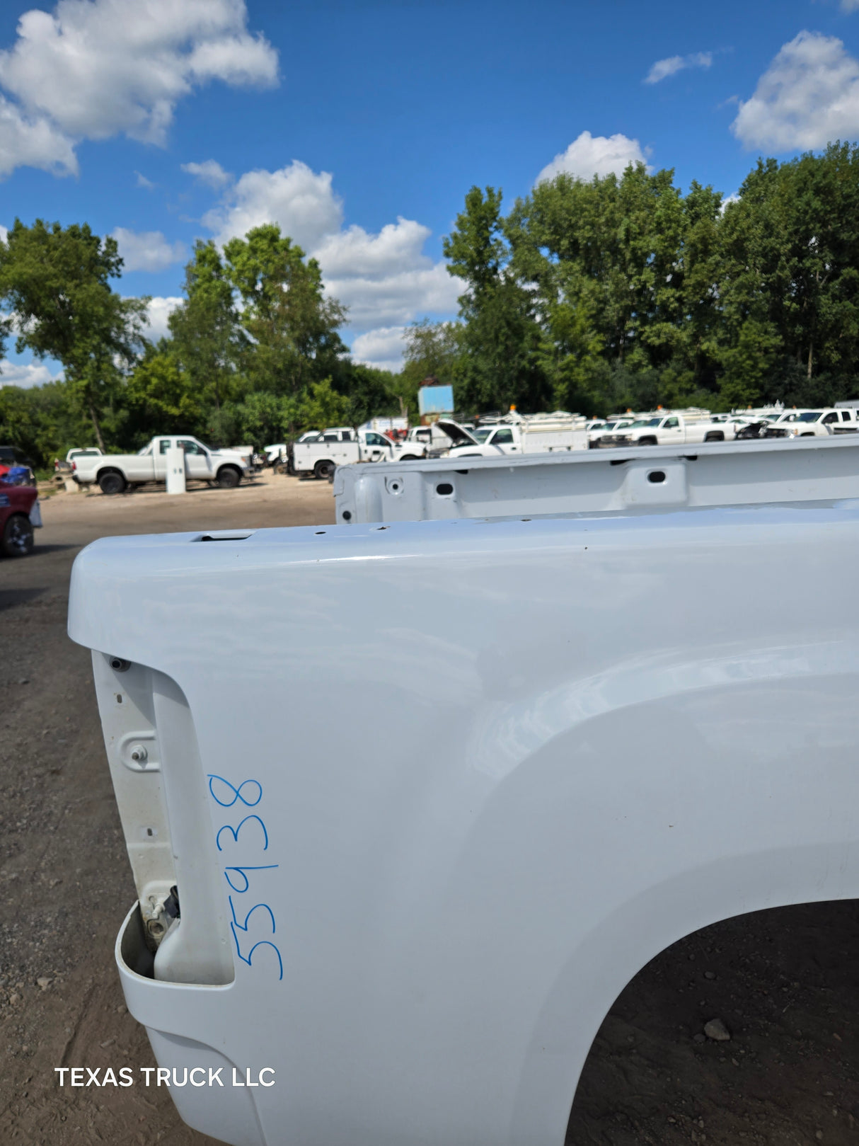 2007-2013 GMC Sierra 1500 2500 3500 HD 6' 6" Short Truck Bed - Summit white