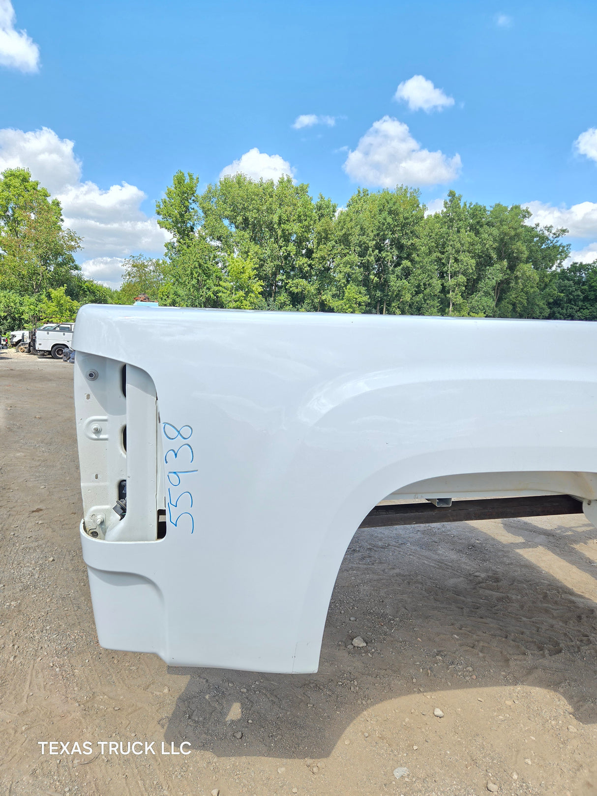 2007-2013 GMC Sierra 1500 2500 3500 HD 6' 6" Short Truck Bed - Summit white