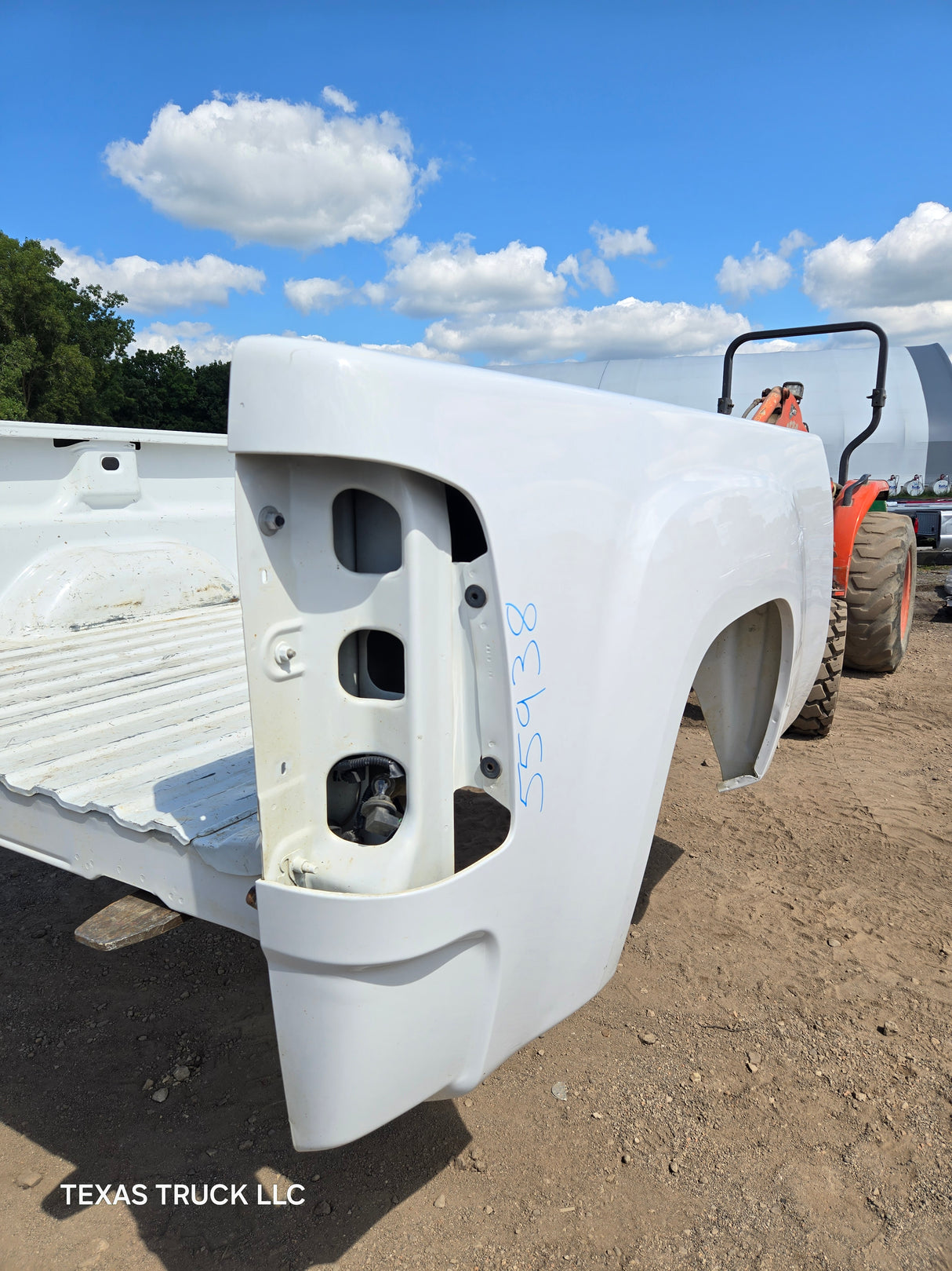2007-2013 GMC Sierra 1500 2500 3500 HD 6' 6" Short Truck Bed - Summit white