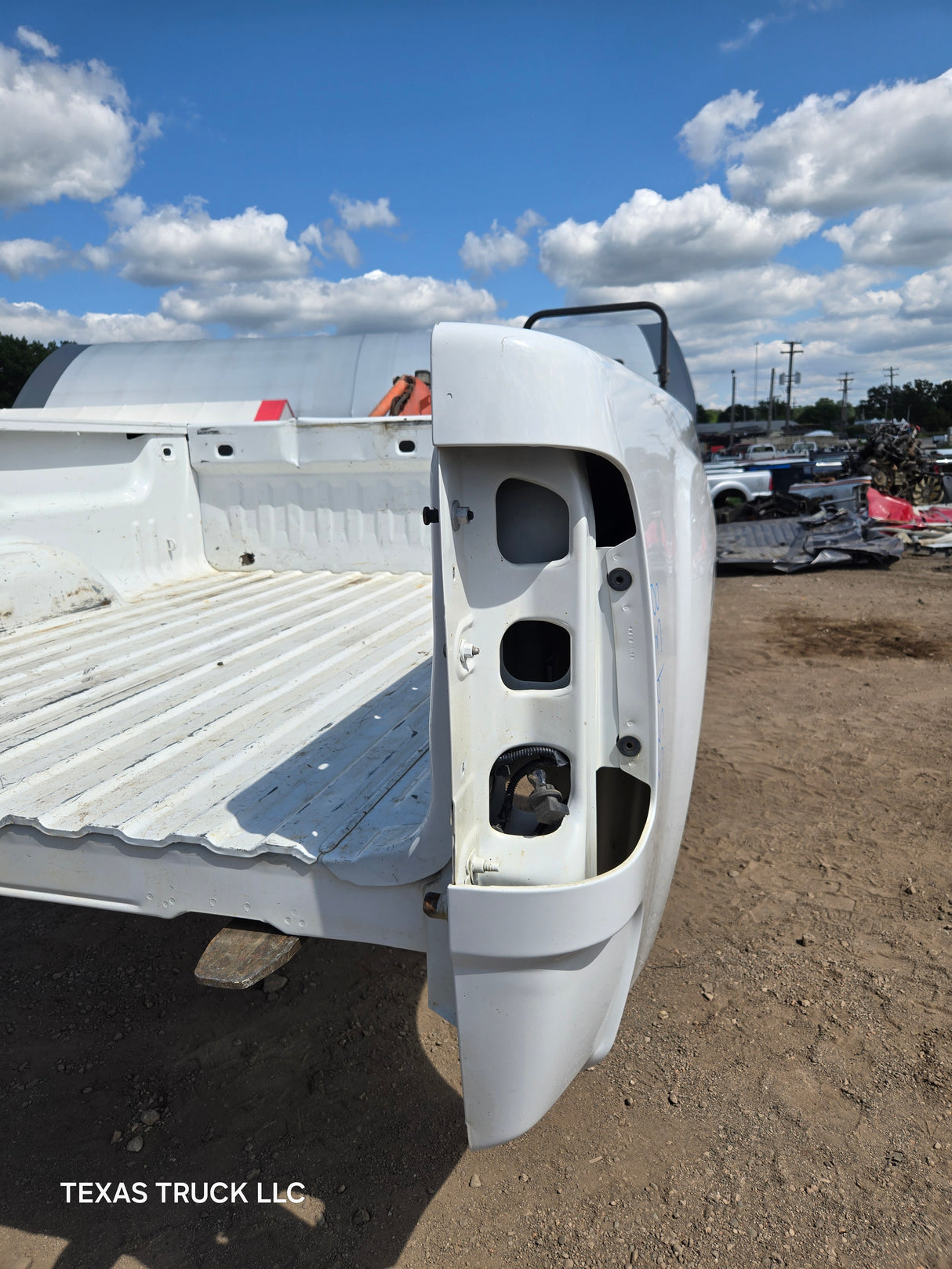2007-2013 GMC Sierra 1500 2500 3500 HD 6' 6" Short Truck Bed - Summit white