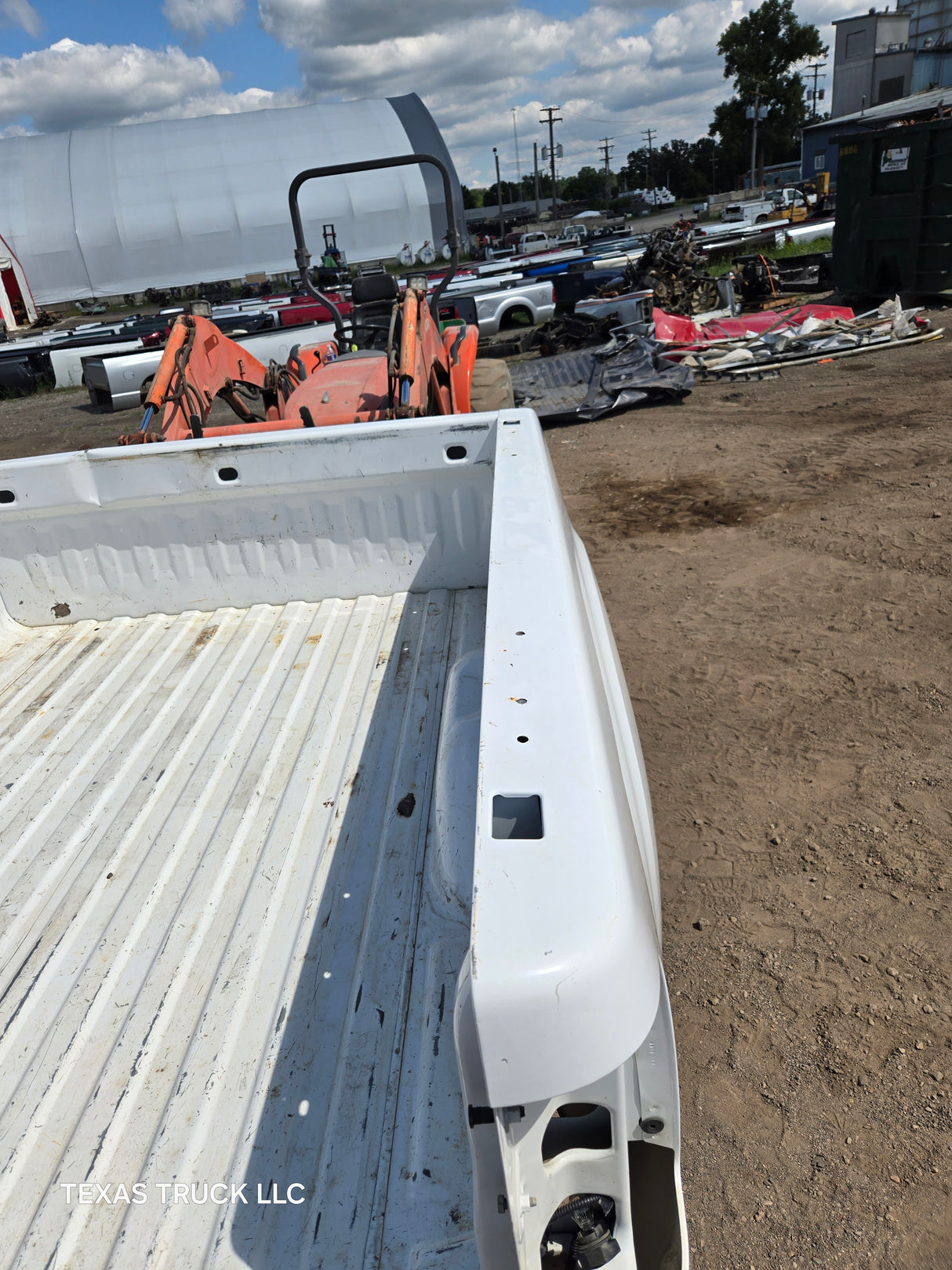 2007-2013 GMC Sierra 1500 2500 3500 HD 6' 6" Short Truck Bed - Summit white