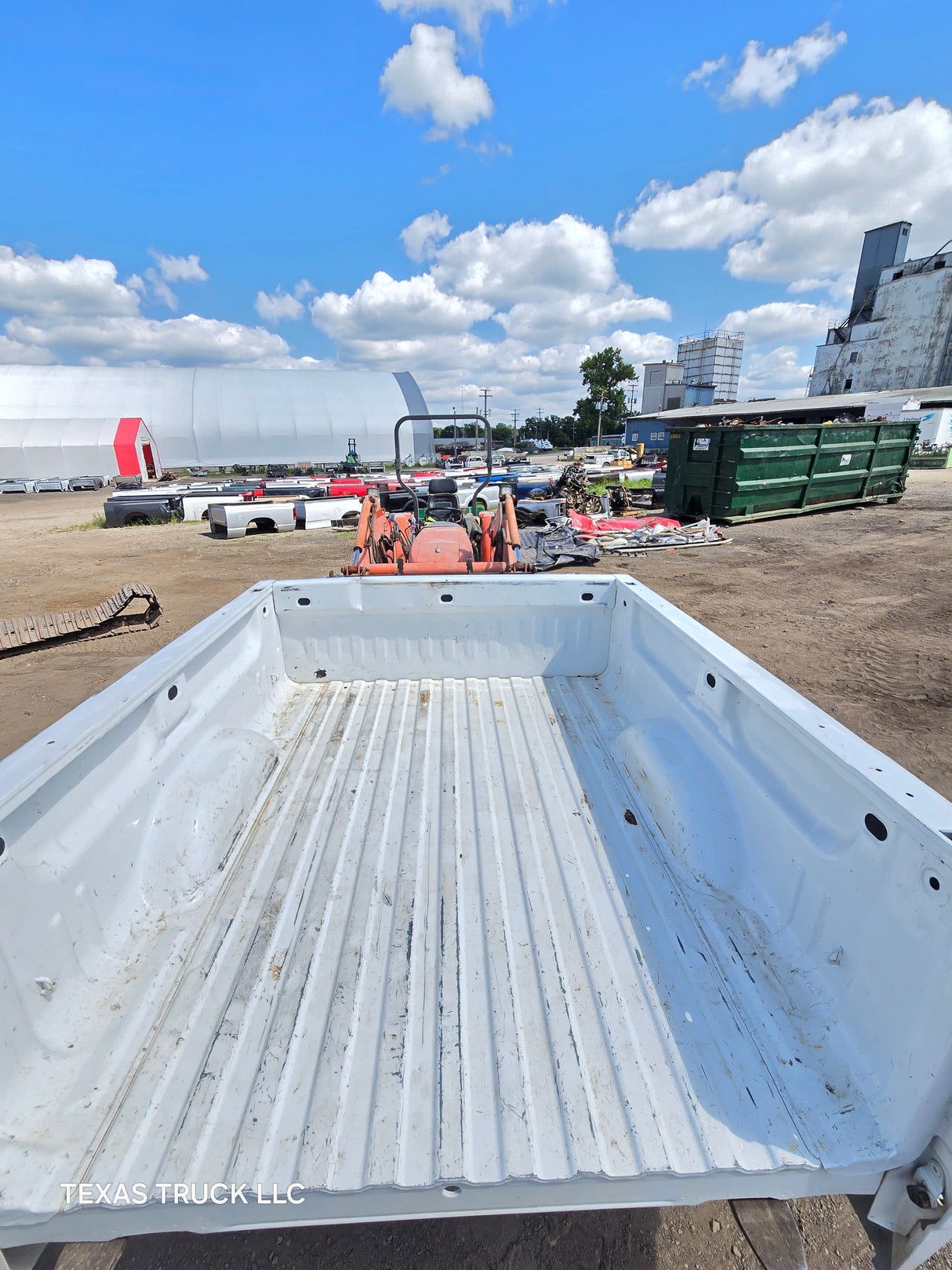 2007-2013 GMC Sierra 1500 2500 3500 HD 6' 6" Short Truck Bed - Summit white