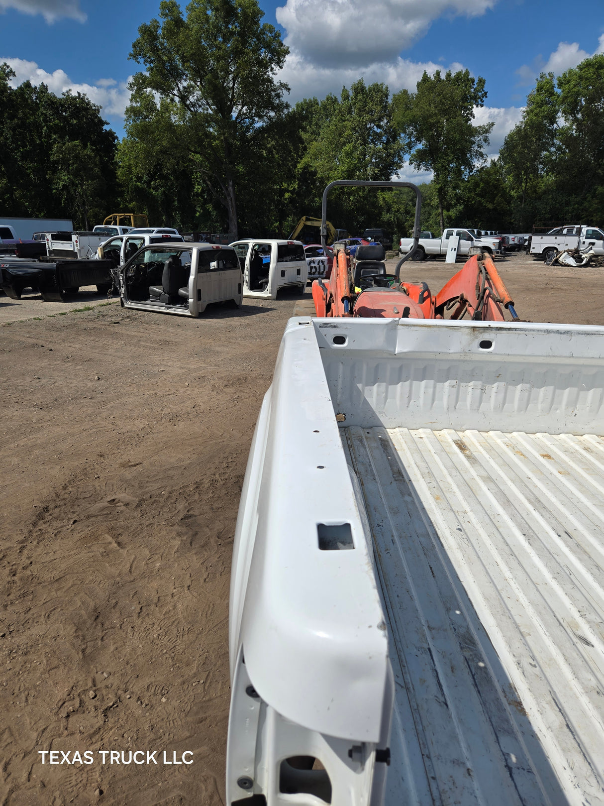 2007-2013 GMC Sierra 1500 2500 3500 HD 6' 6" Short Truck Bed - Summit white