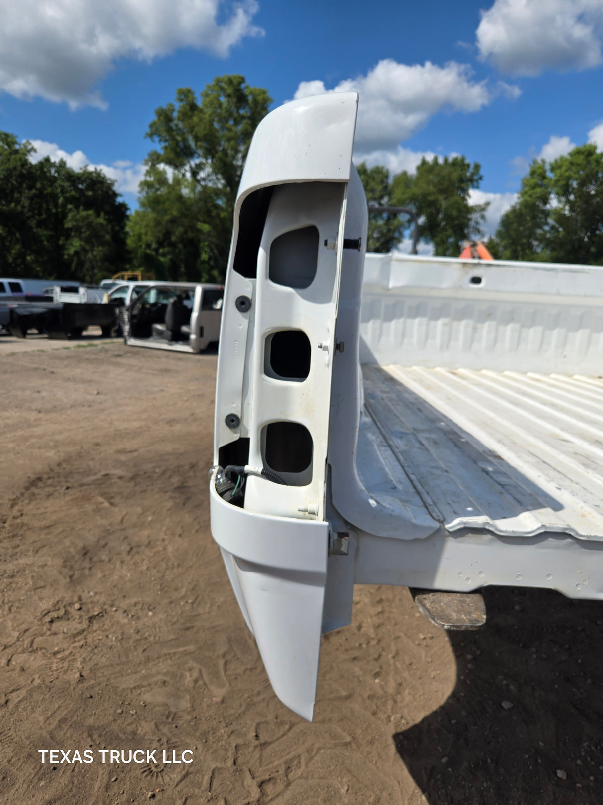 2007-2013 GMC Sierra 1500 2500 3500 HD 6' 6" Short Truck Bed - Summit white