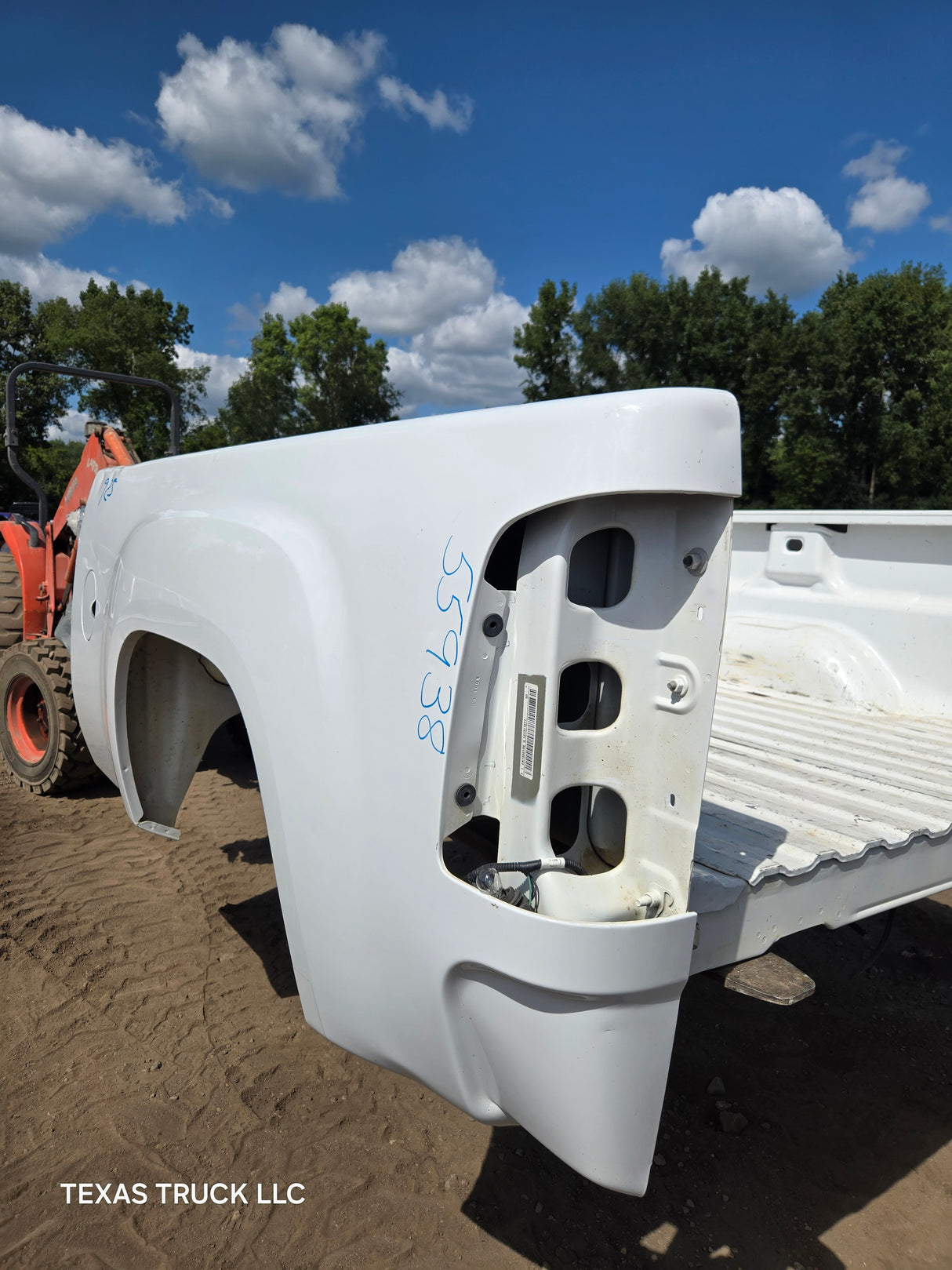 2007-2013 GMC Sierra 1500 2500 3500 HD 6' 6" Short Truck Bed - Summit white
