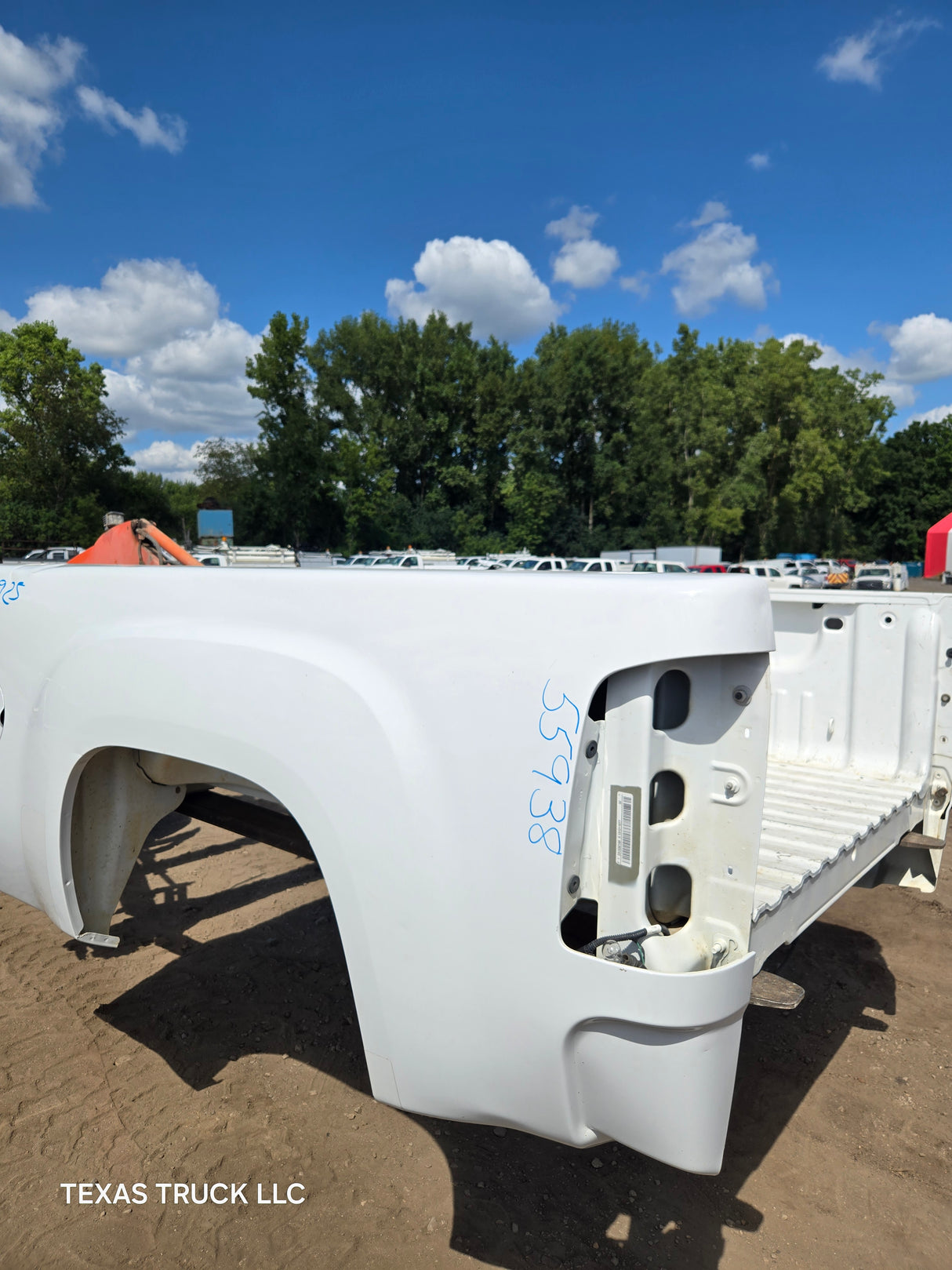 2007-2013 GMC Sierra 1500 2500 3500 HD 6' 6" Short Truck Bed - Summit white
