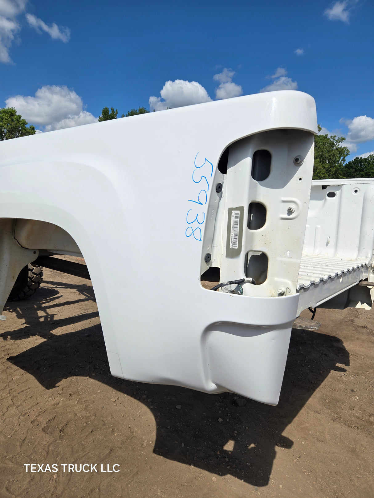 2007-2013 GMC Sierra 1500 2500 3500 HD 6' 6" Short Truck Bed - Summit white