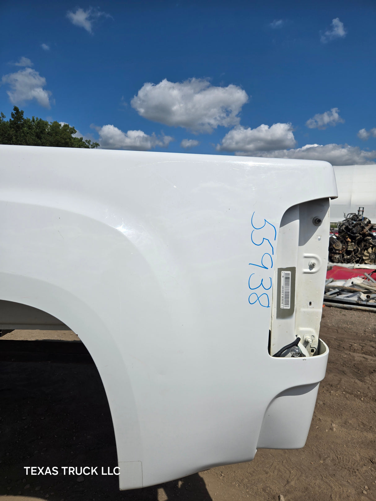 2007-2013 GMC Sierra 1500 2500 3500 HD 6' 6" Short Truck Bed - Summit white
