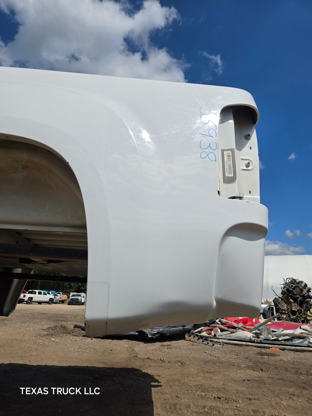 2007-2013 GMC Sierra 1500 2500 3500 HD 6' 6" Short Truck Bed - Summit white