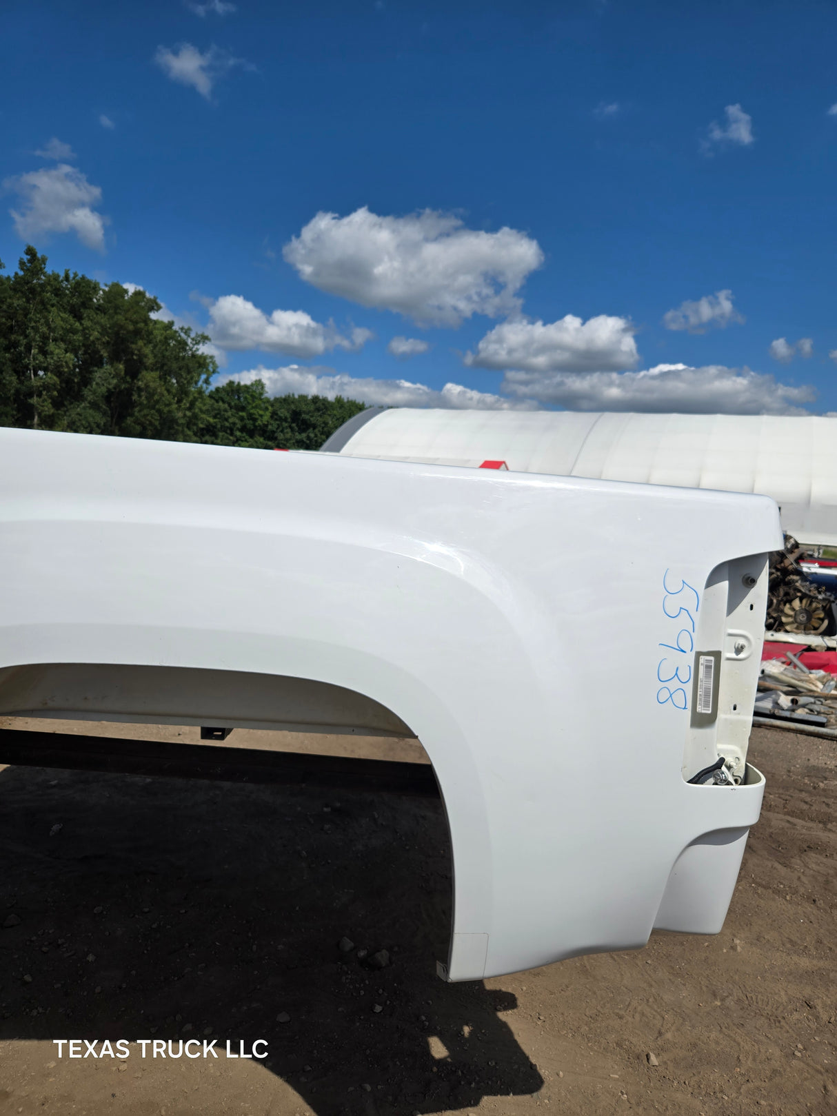 2007-2013 GMC Sierra 1500 2500 3500 HD 6' 6" Short Truck Bed - Summit white