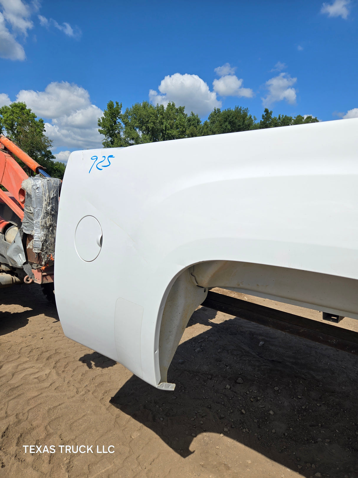 2007-2013 GMC Sierra 1500 2500 3500 HD 6' 6" Short Truck Bed - Summit white