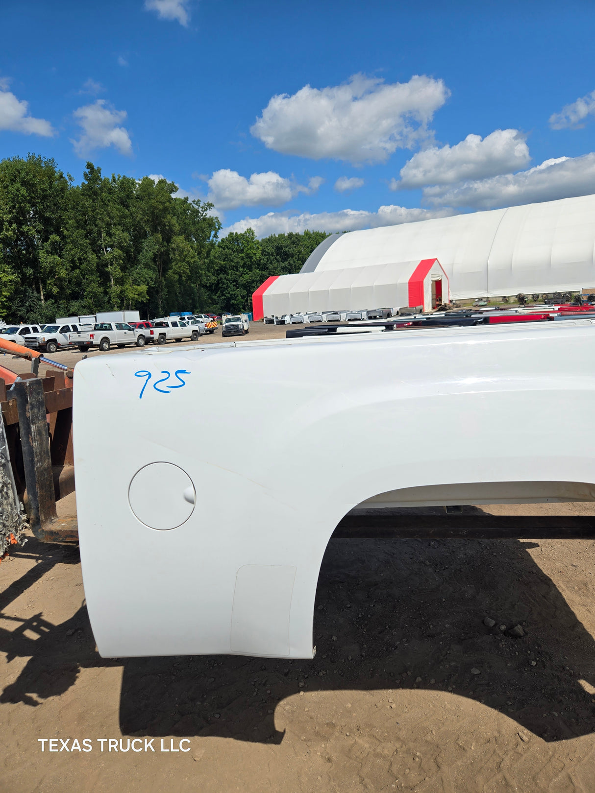 2007-2013 GMC Sierra 1500 2500 3500 HD 6' 6" Short Truck Bed - Summit white