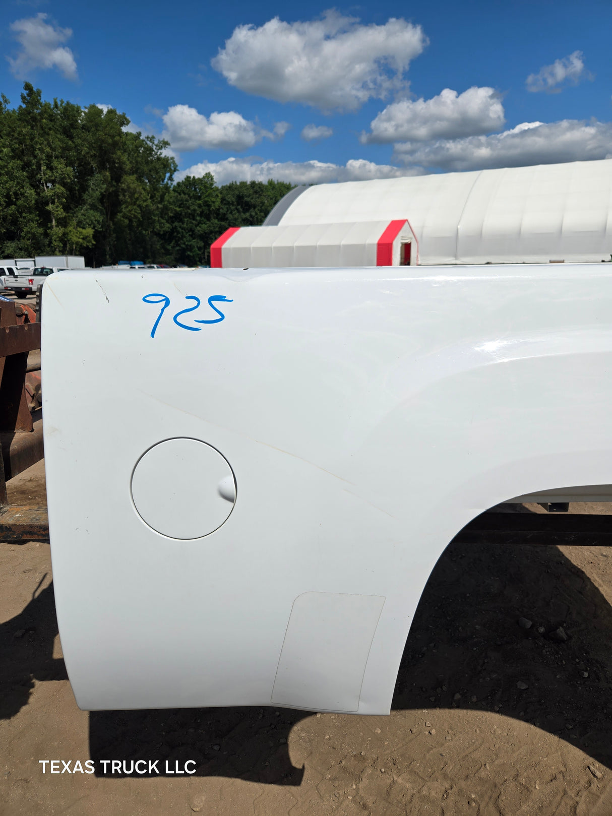 2007-2013 GMC Sierra 1500 2500 3500 HD 6' 6" Short Truck Bed - Summit white