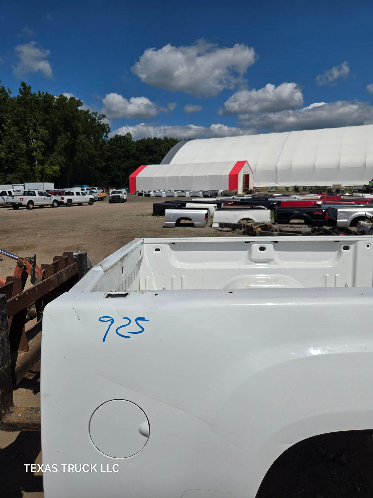 2007-2013 GMC Sierra 1500 2500 3500 HD 6' 6" Short Truck Bed - Summit white