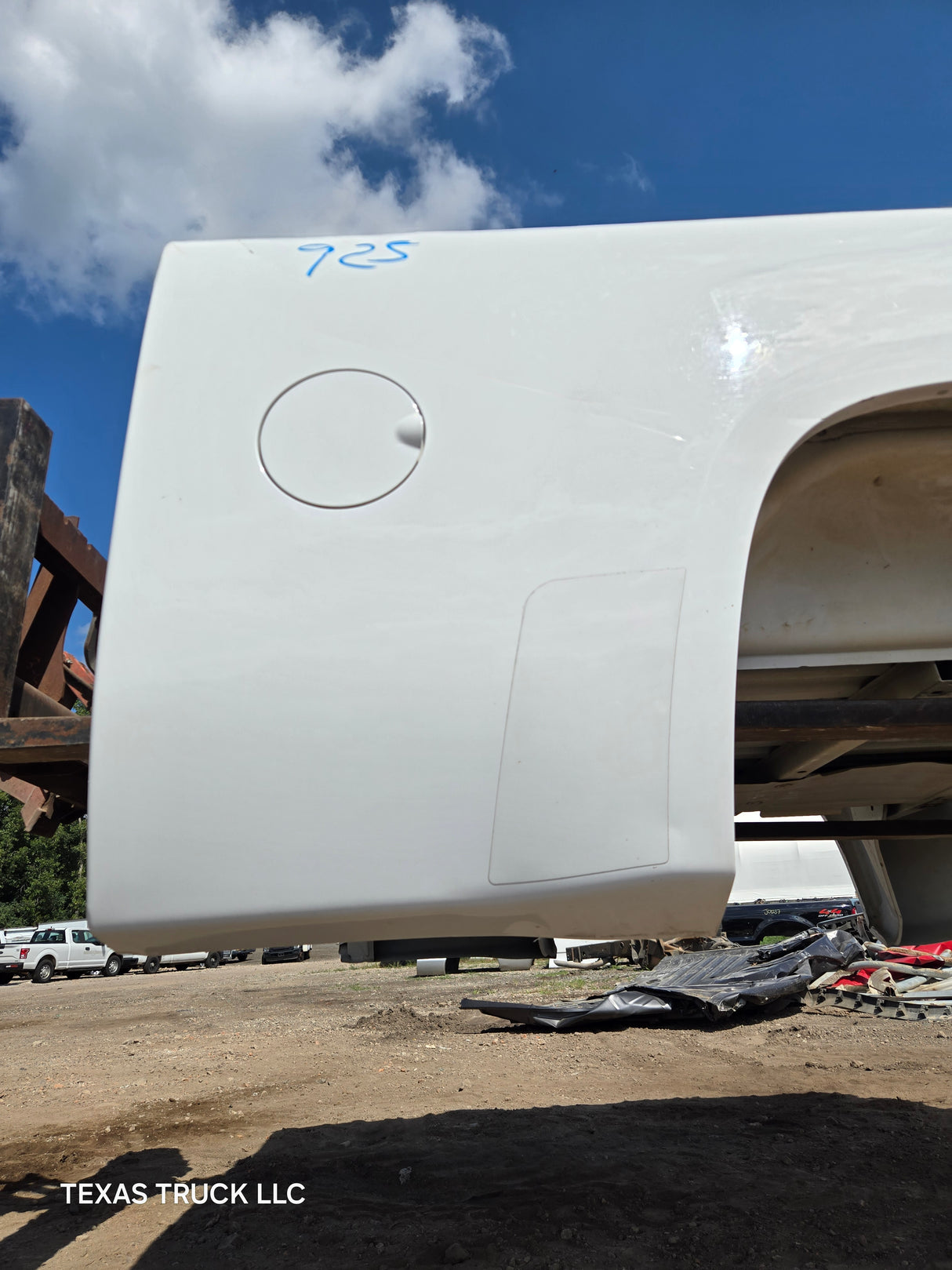 2007-2013 GMC Sierra 1500 2500 3500 HD 6' 6" Short Truck Bed - Summit white