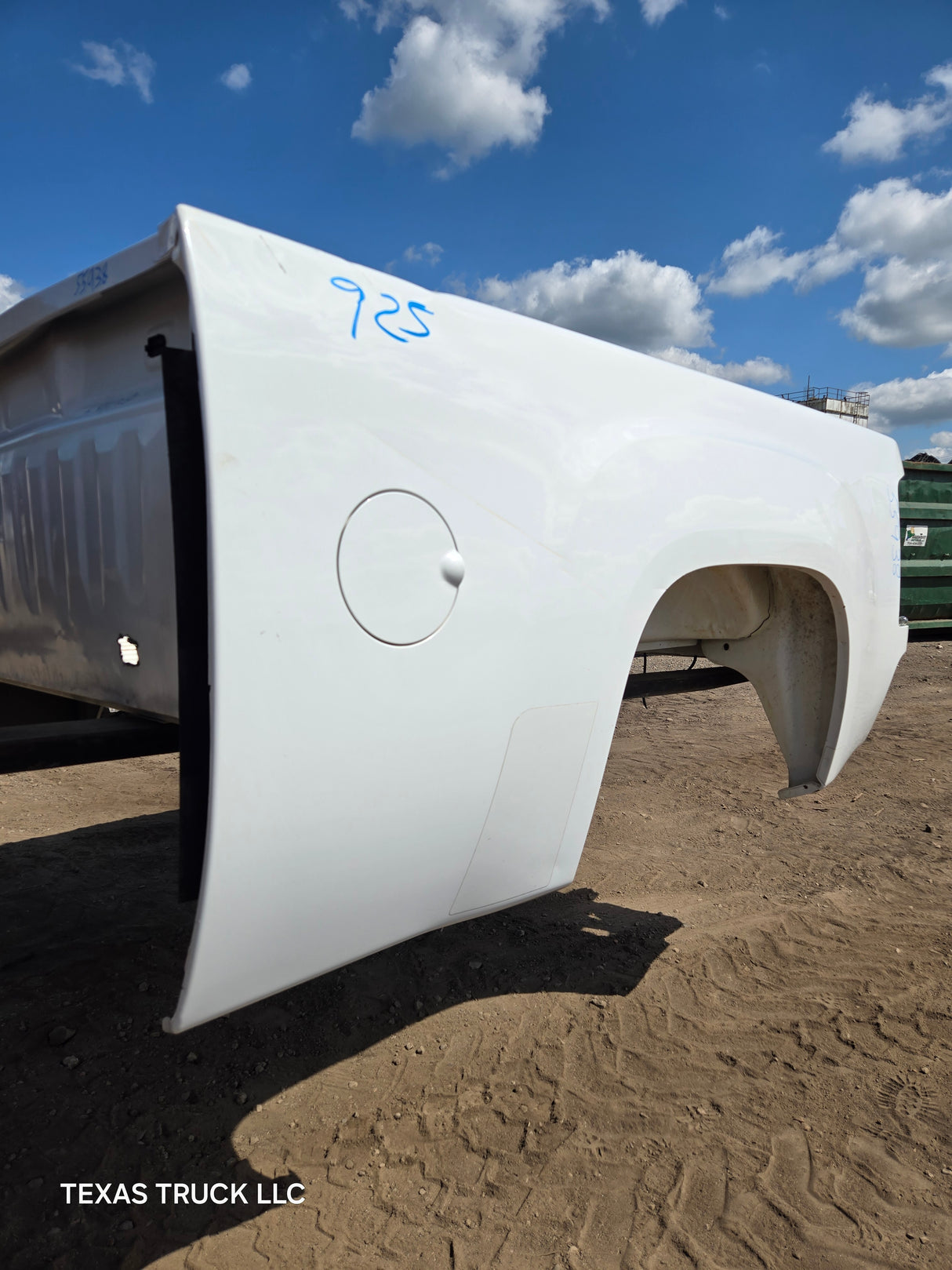 2007-2013 GMC Sierra 1500 2500 3500 HD 6' 6" Short Truck Bed - Summit white