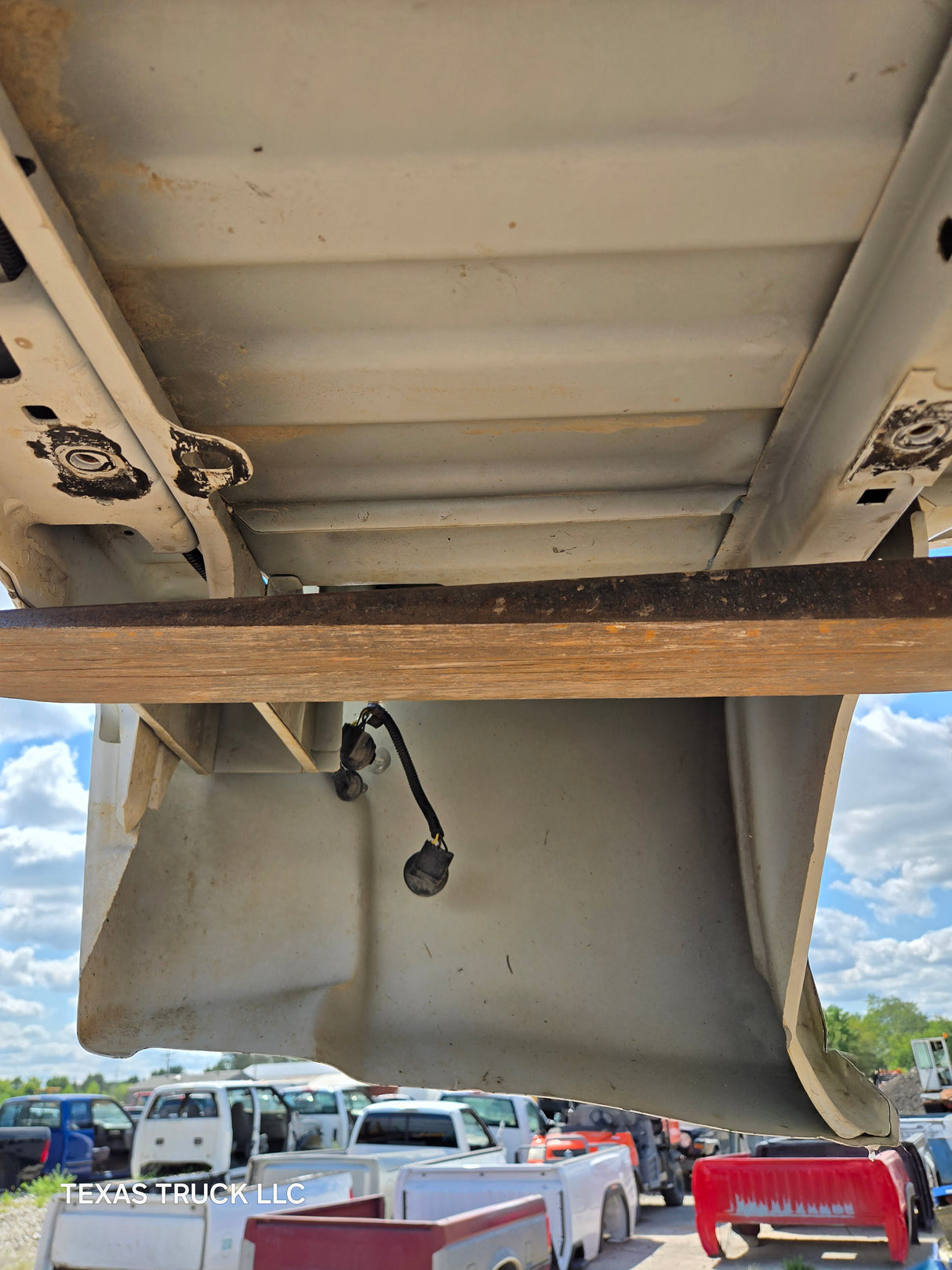 2007-2013 GMC Sierra 1500 2500 3500 HD 6' 6" Short Truck Bed - Summit white