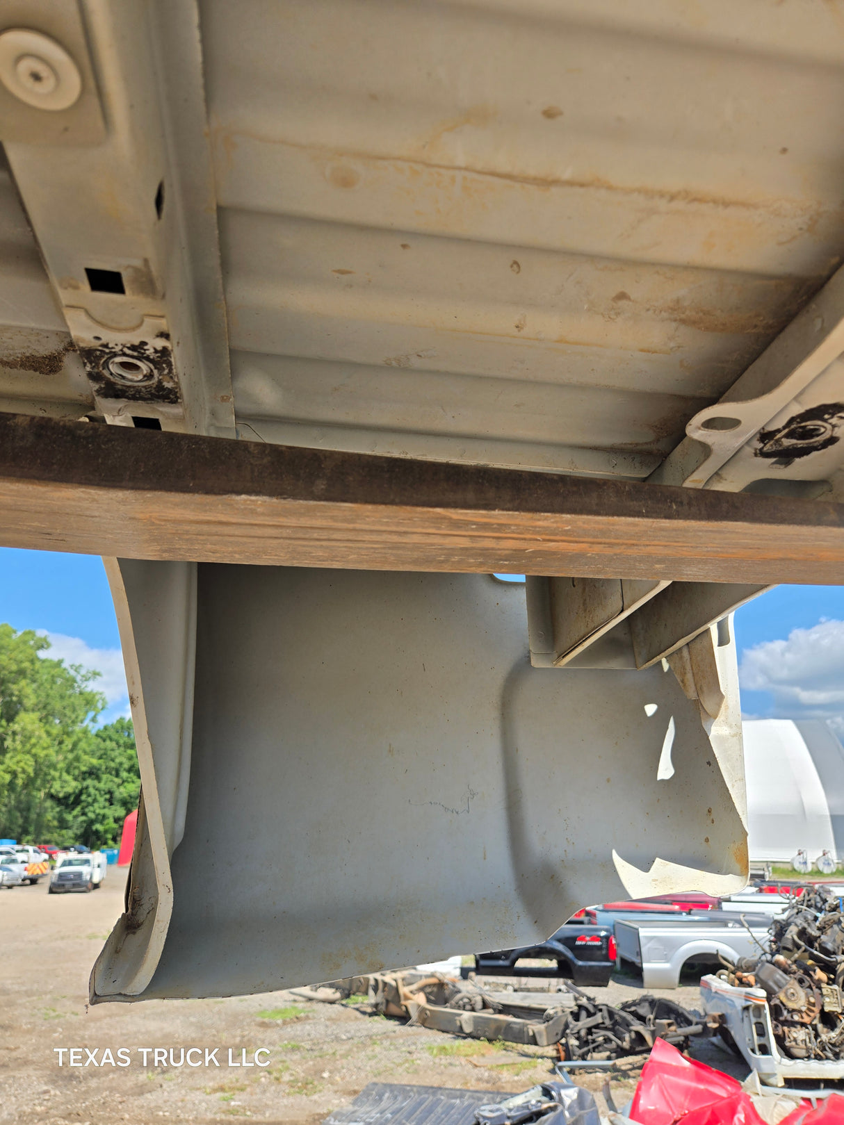 2007-2013 GMC Sierra 1500 2500 3500 HD 6' 6" Short Truck Bed - Summit white