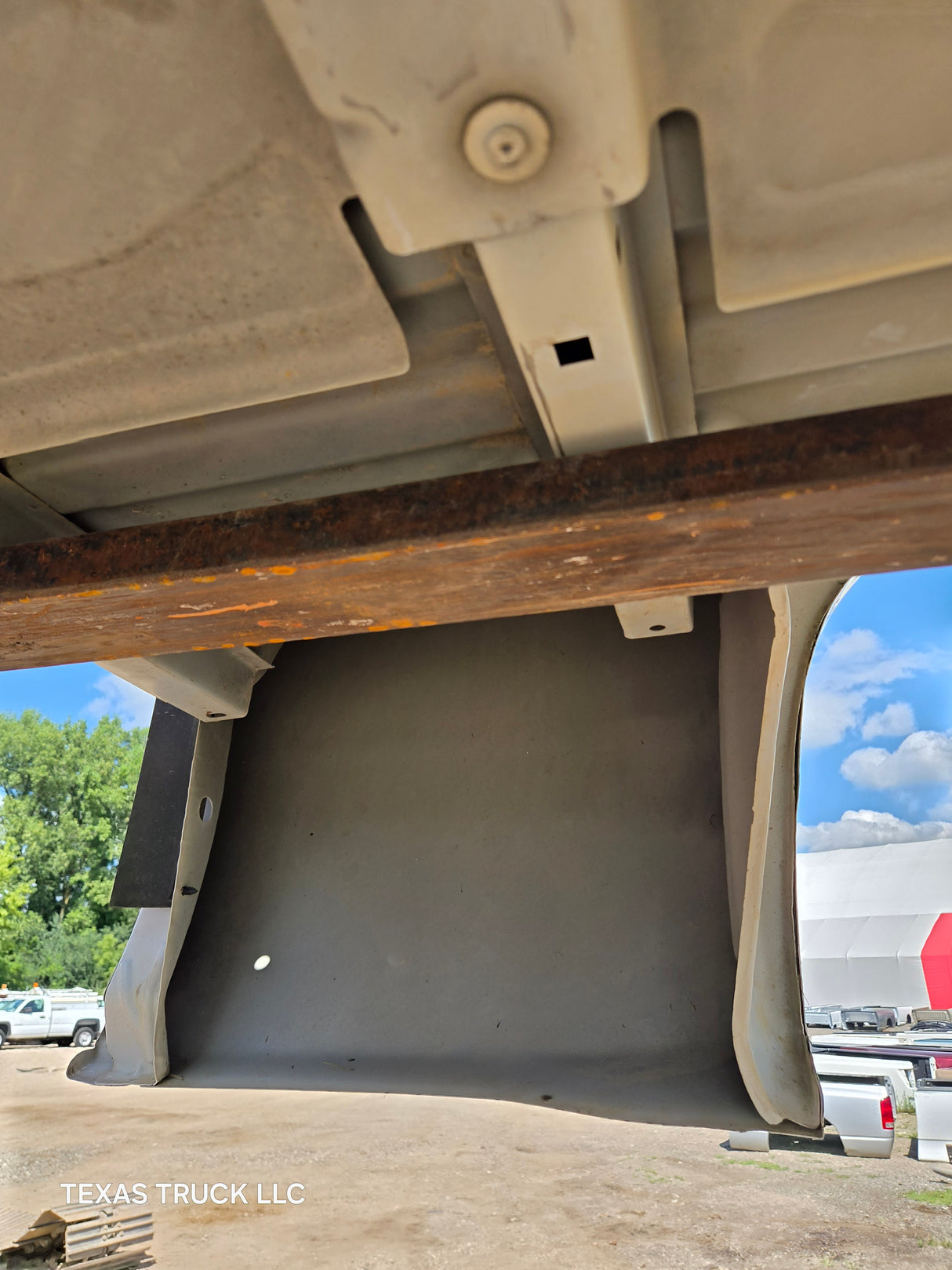 2007-2013 GMC Sierra 1500 2500 3500 HD 6' 6" Short Truck Bed - Summit white