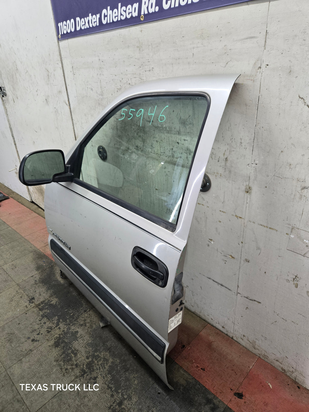 1999-2006 Chevrolet Silverado / GMC Sierra 1500 2500 3500 HD Front Driver Side Door LH - Pewter/Tan