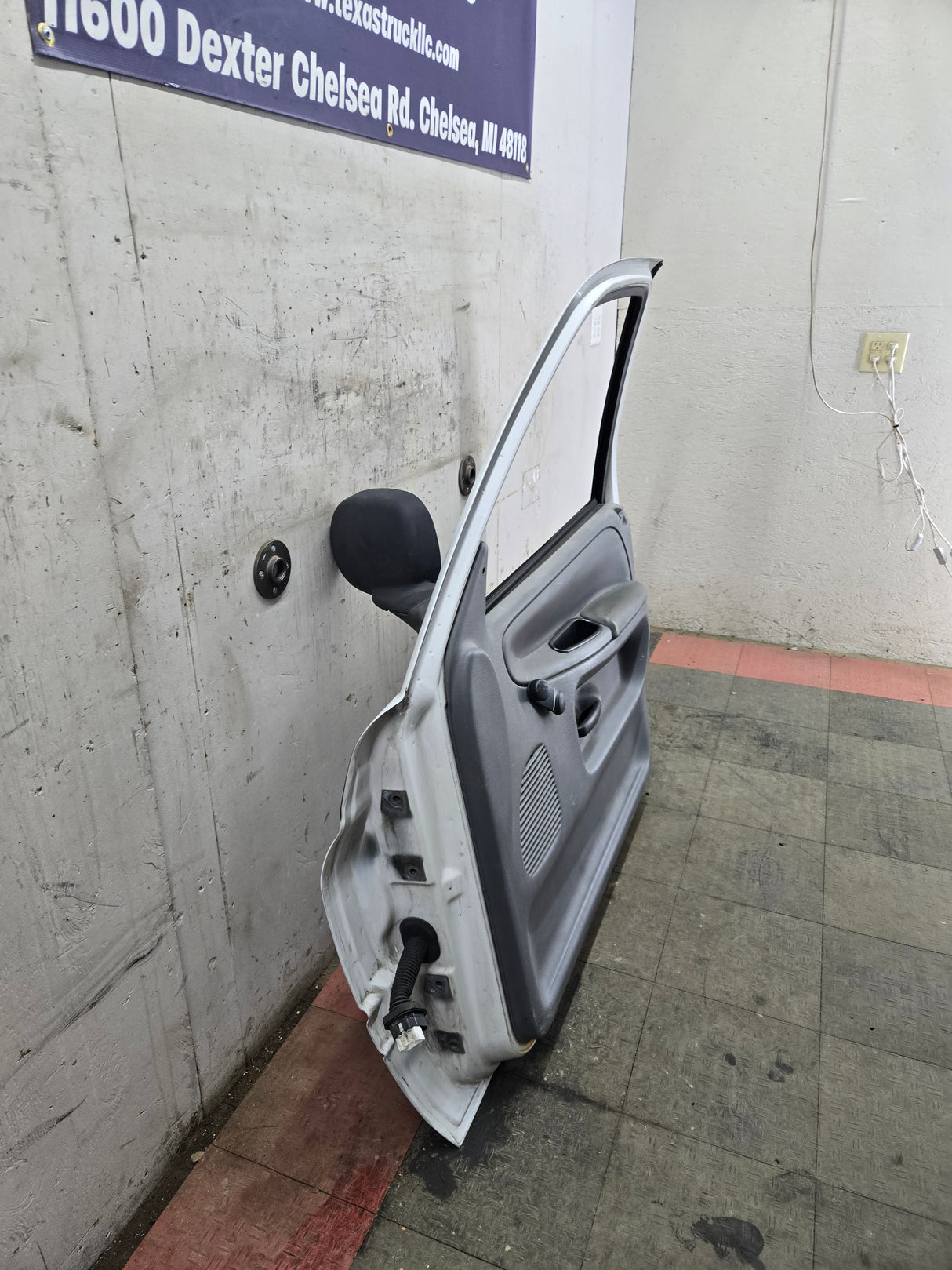 1994-2002 Dodge Ram 2nd Gen RH Passenger Side Front Door Regular Cab / 2 Door Ext Cab 1500 2500 3500 ROUND CORNER - White