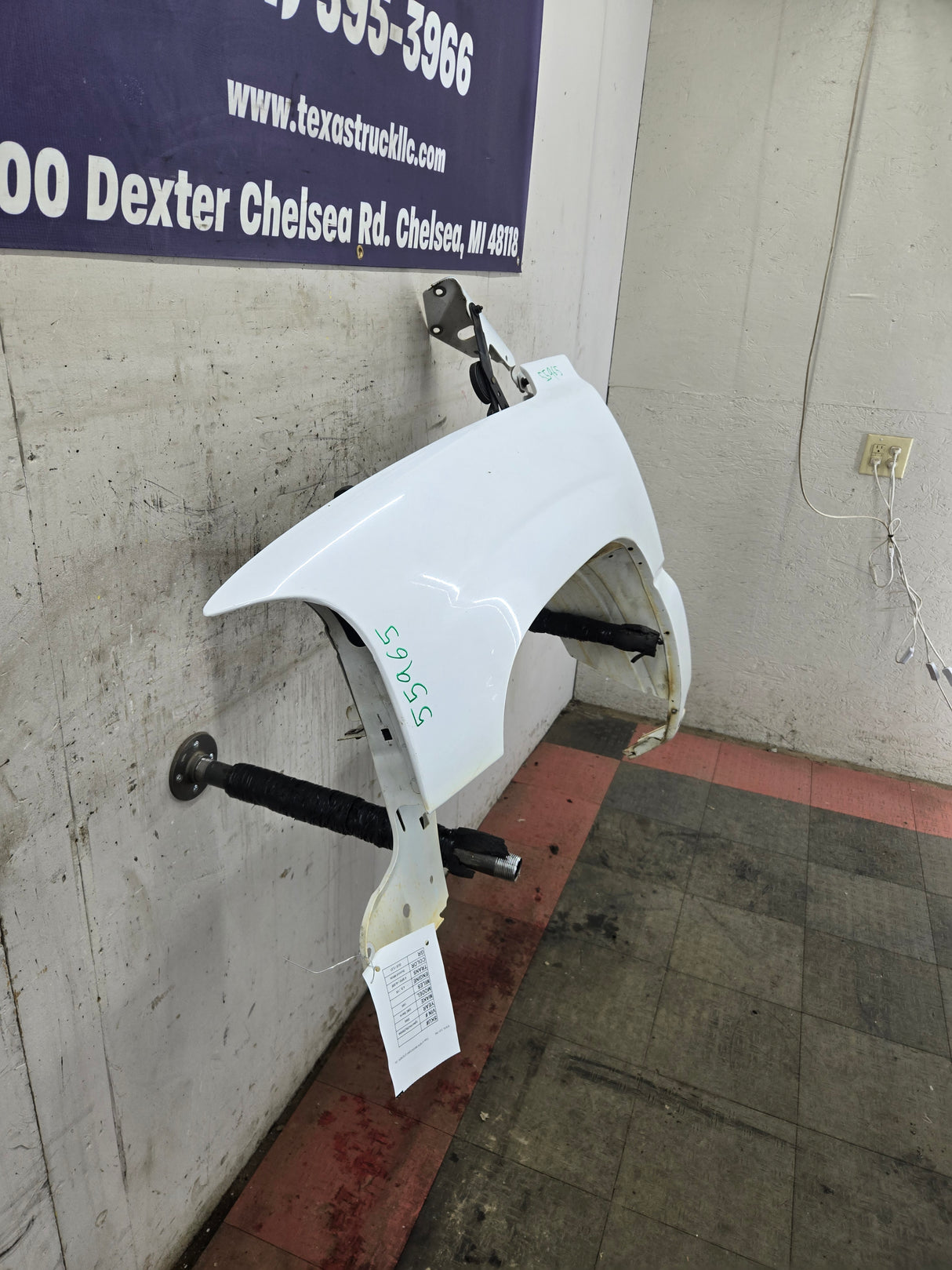 1999-2002 Chevrolet Silverado / Tahoe / Suburban 1500 2500 3500 HD LH Driver Side Front Fender - Summit White