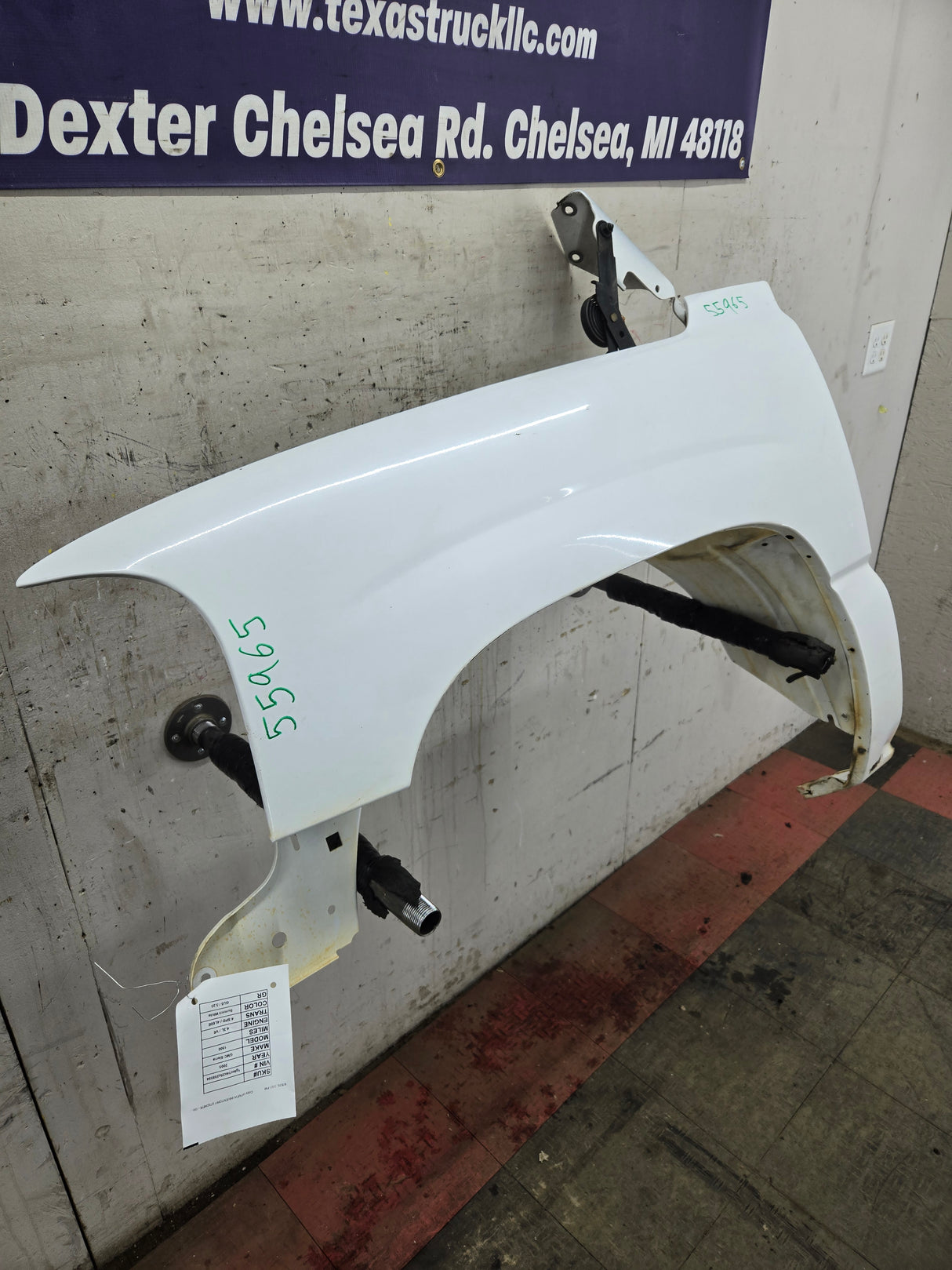 1999-2002 Chevrolet Silverado / Tahoe / Suburban 1500 2500 3500 HD LH Driver Side Front Fender - Summit White