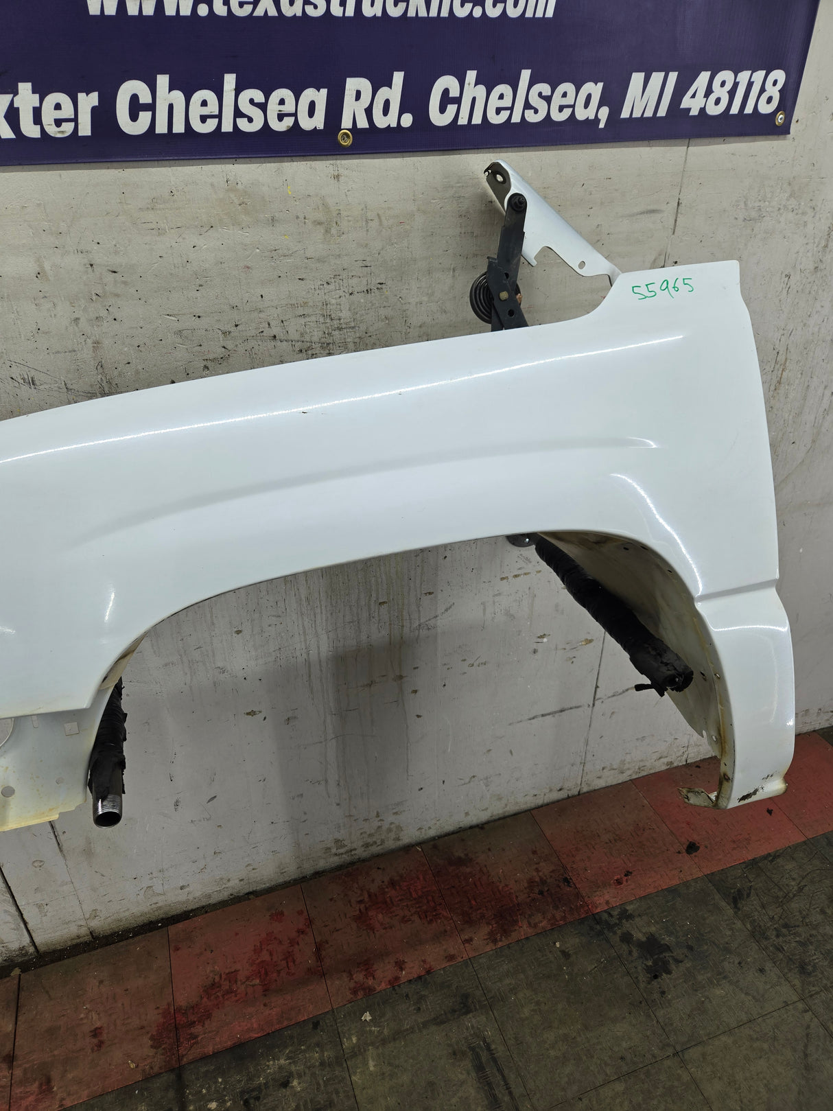 1999-2002 Chevrolet Silverado / Tahoe / Suburban 1500 2500 3500 HD LH Driver Side Front Fender - Summit White