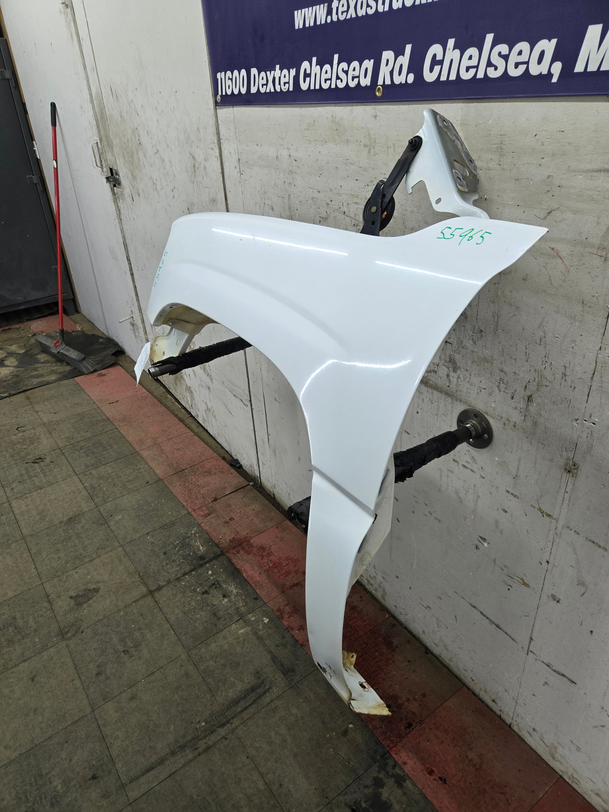 1999-2002 Chevrolet Silverado / Tahoe / Suburban 1500 2500 3500 HD LH Driver Side Front Fender - Summit White