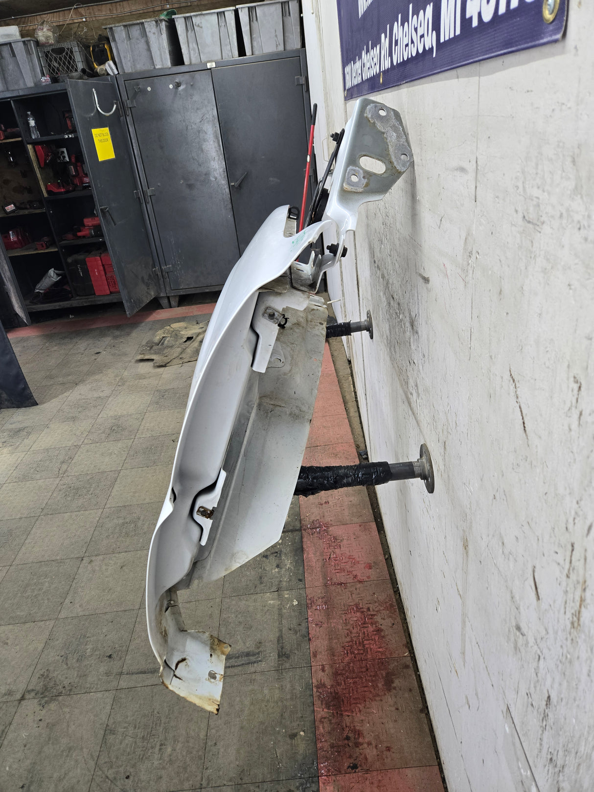 1999-2002 Chevrolet Silverado / Tahoe / Suburban 1500 2500 3500 HD LH Driver Side Front Fender - Summit White