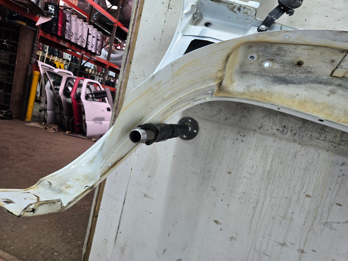 1999-2002 Chevrolet Silverado / Tahoe / Suburban 1500 2500 3500 HD LH Driver Side Front Fender - Summit White