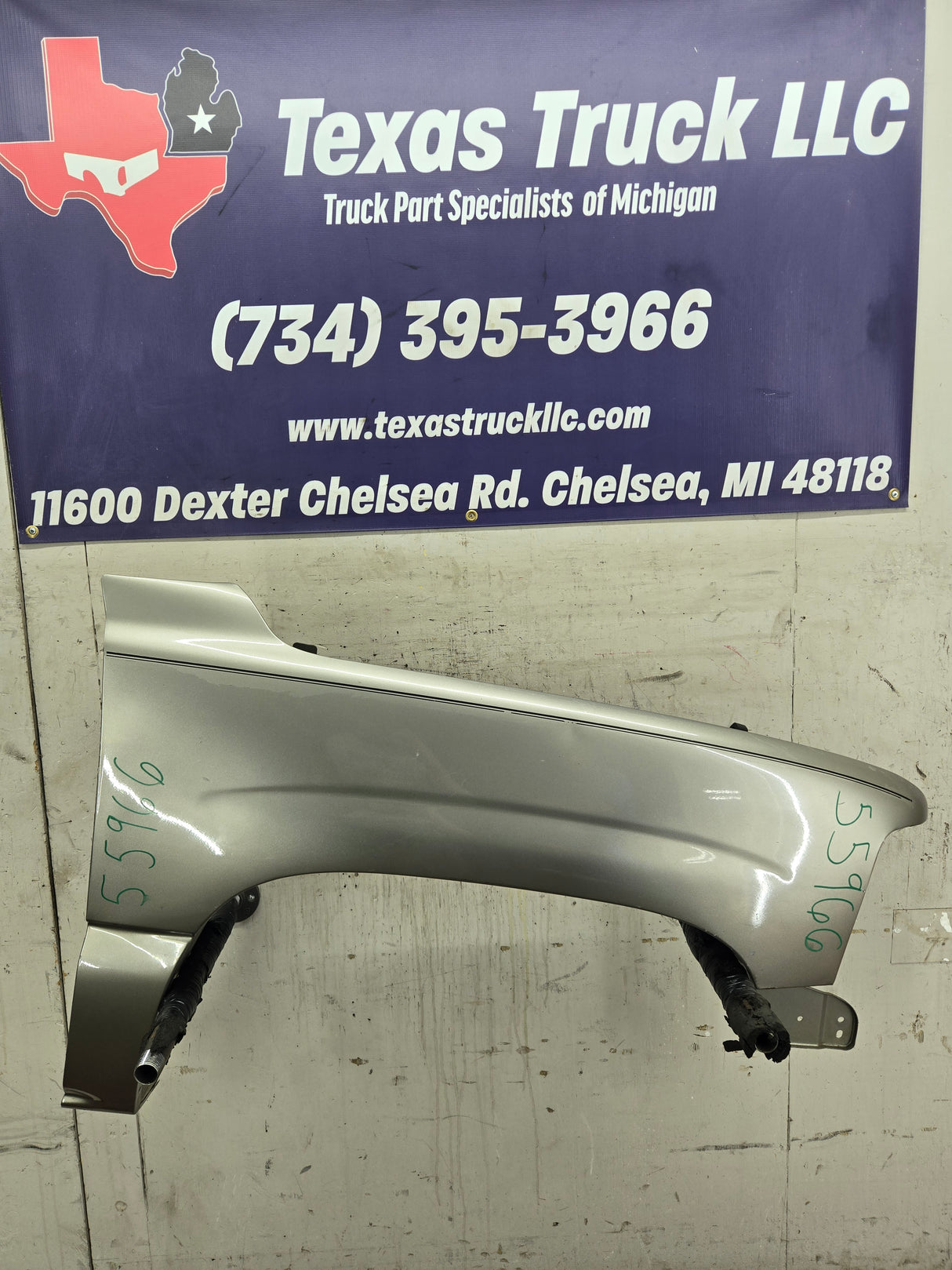 1999-2002 Chevrolet Silverado / Tahoe / Suburban 1500 2500 3500 HD Passenger Front Fender - Tan/Pewter
