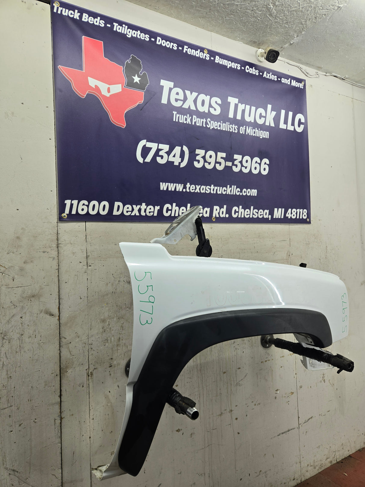 2003-2007 Chevrolet Silverado / Tahoe / Suburban 1500 2500 3500 HD RH Passenger Side "Cateye" Front Fender - Summit White