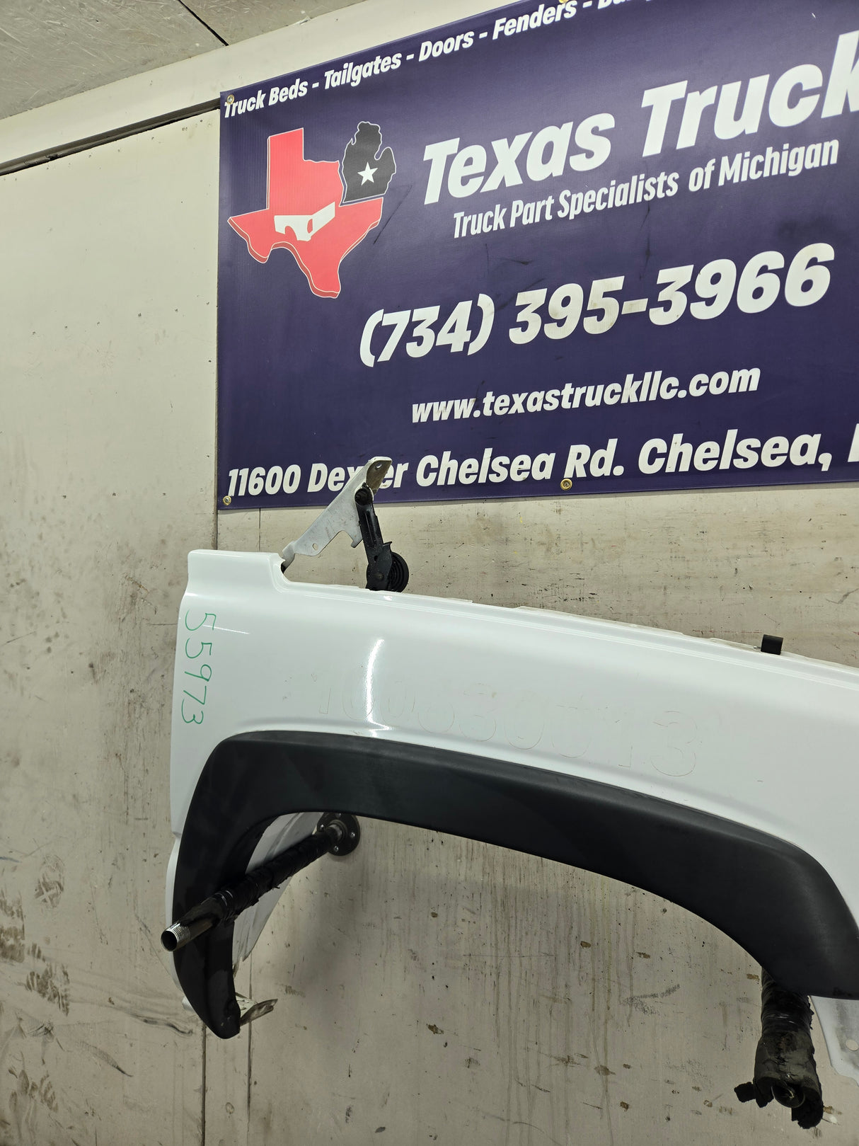 2003-2007 Chevrolet Silverado / Tahoe / Suburban 1500 2500 3500 HD RH Passenger Side "Cateye" Front Fender - Summit White